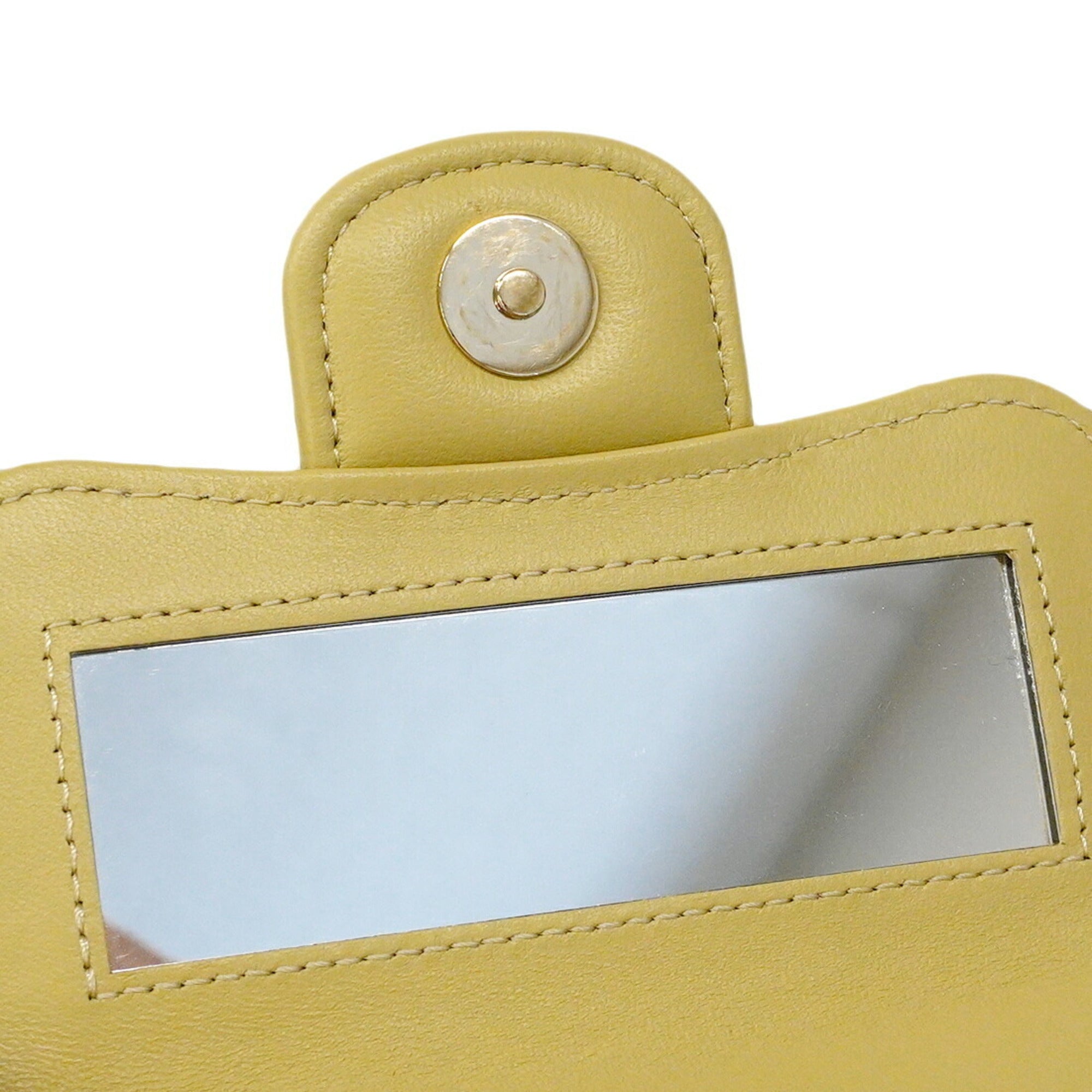 Chanel Beige Leather Handbag (Pre-Owned)