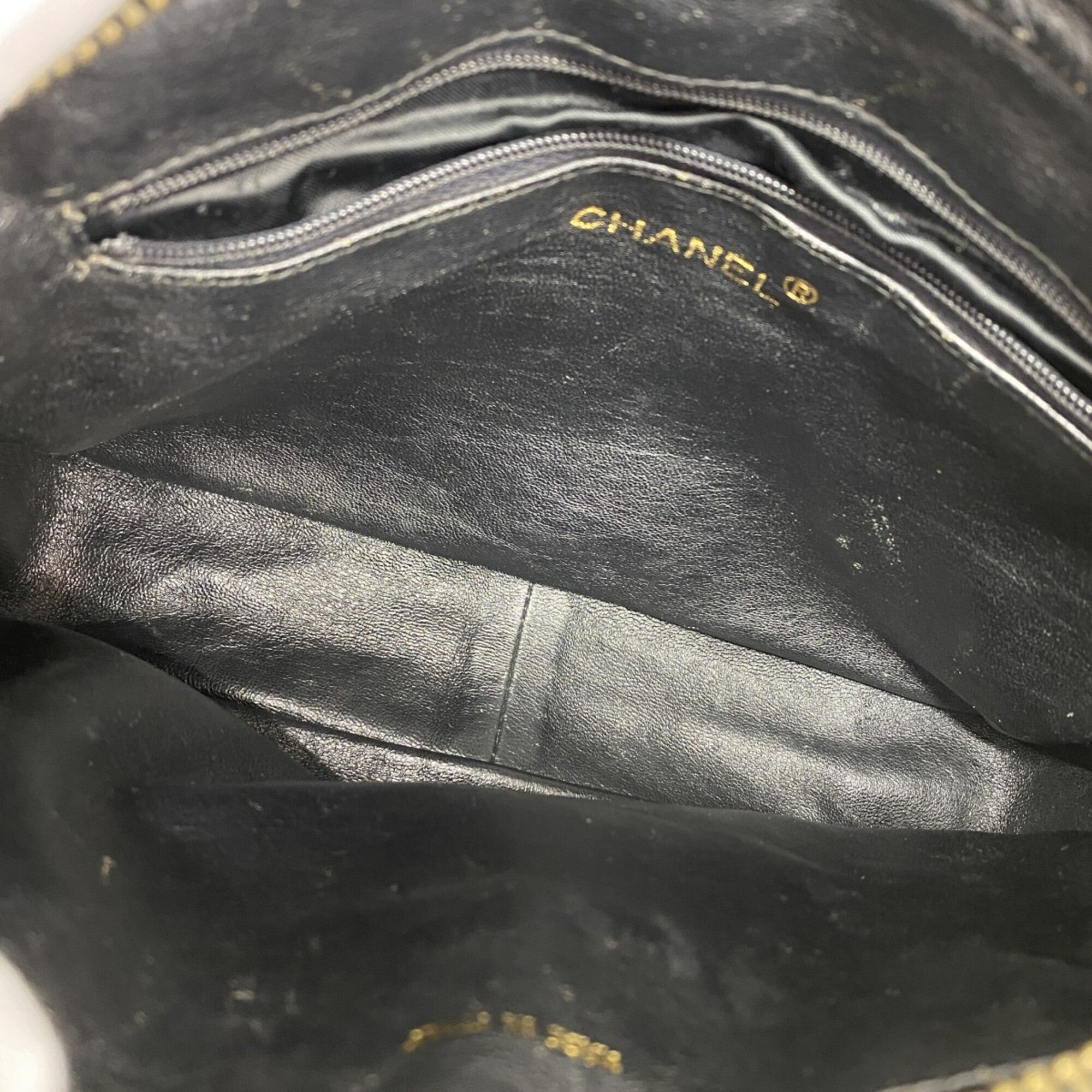 Chanel Black Patent Leather Shoulder Bag (Pre-Owned)