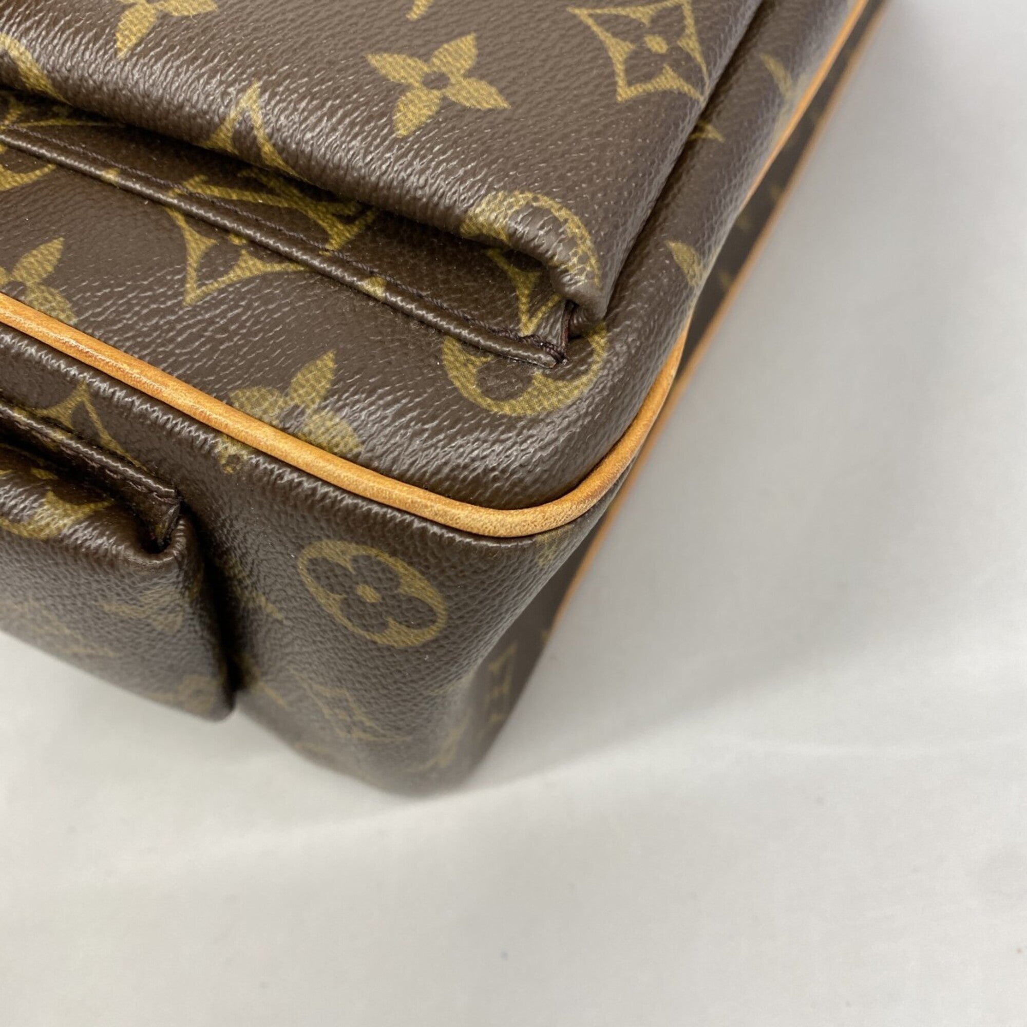 Louis Vuitton Brown Tote Bag (Pre-Owned)