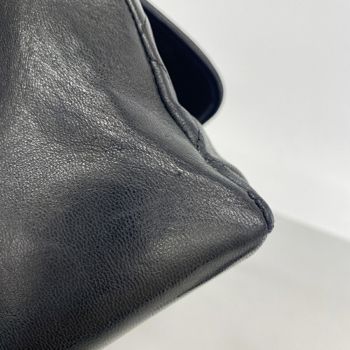 Chanel Black Leather Shoulder Bag (Pre-Owned)