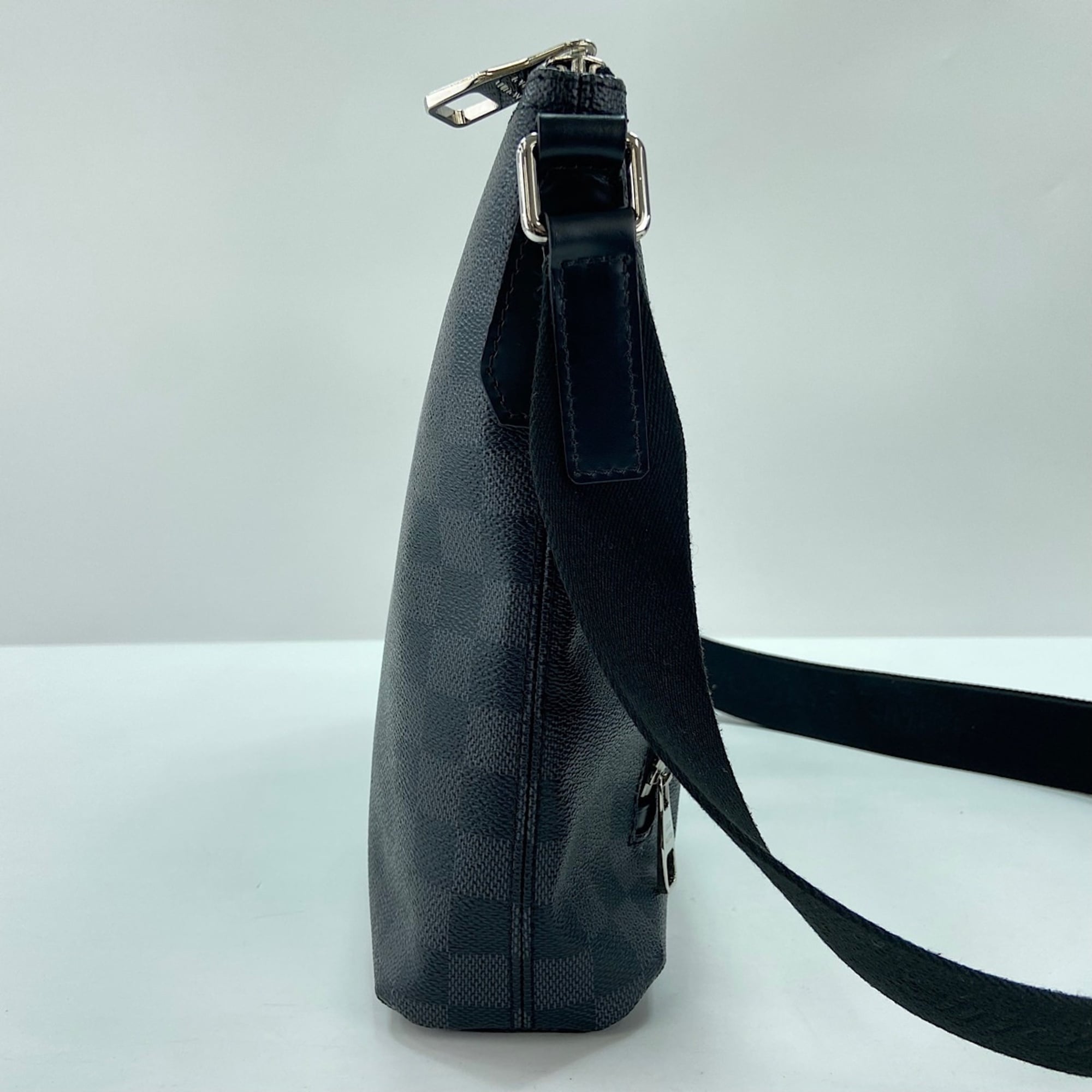 Louis Vuitton Black Shoulder Bag (Pre-Owned)