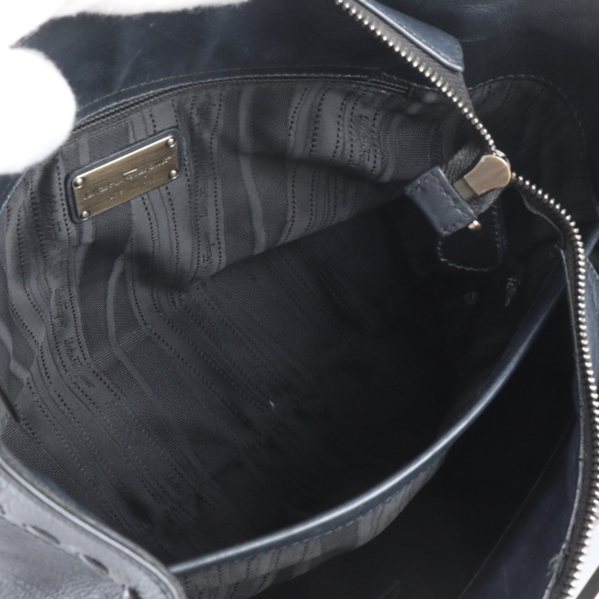 Salvatore Ferragamo Gancini Black Leather Handbag Tote Bag (Pre-Owned)