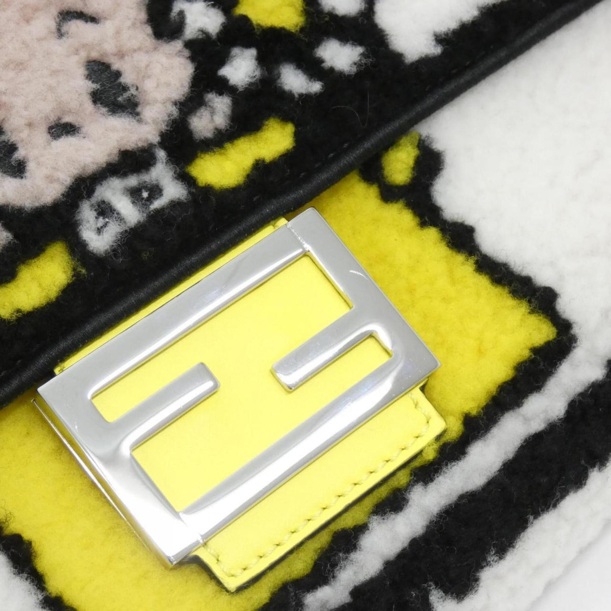 Fendi Baguette Silver Fur Handbag (Pre-Owned)