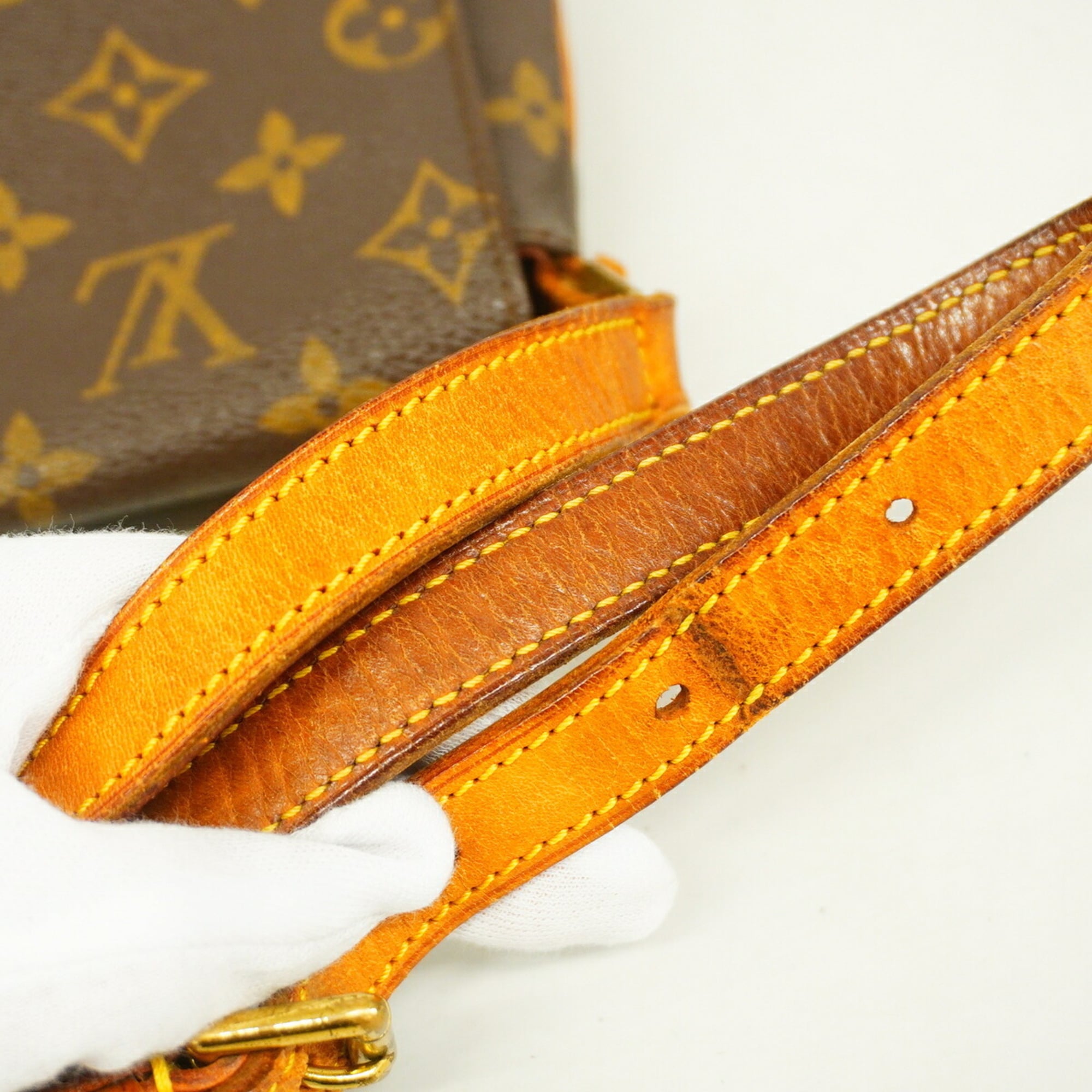Louis Vuitton Brown Shoulder Bag (Pre-Owned)