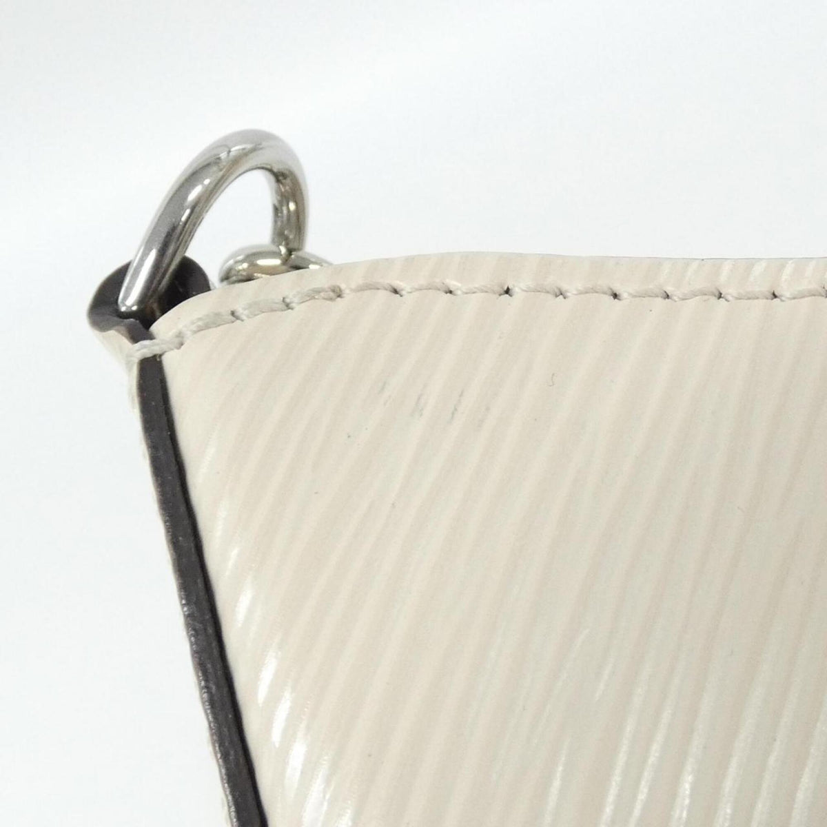 Louis Vuitton Beige Leather Pouch Shoulder Bag (Pre-Owned)