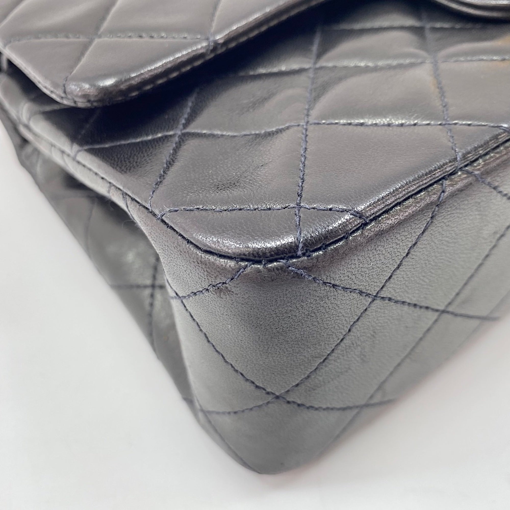 Chanel Black Shoulder Bag (Pre-Owned)