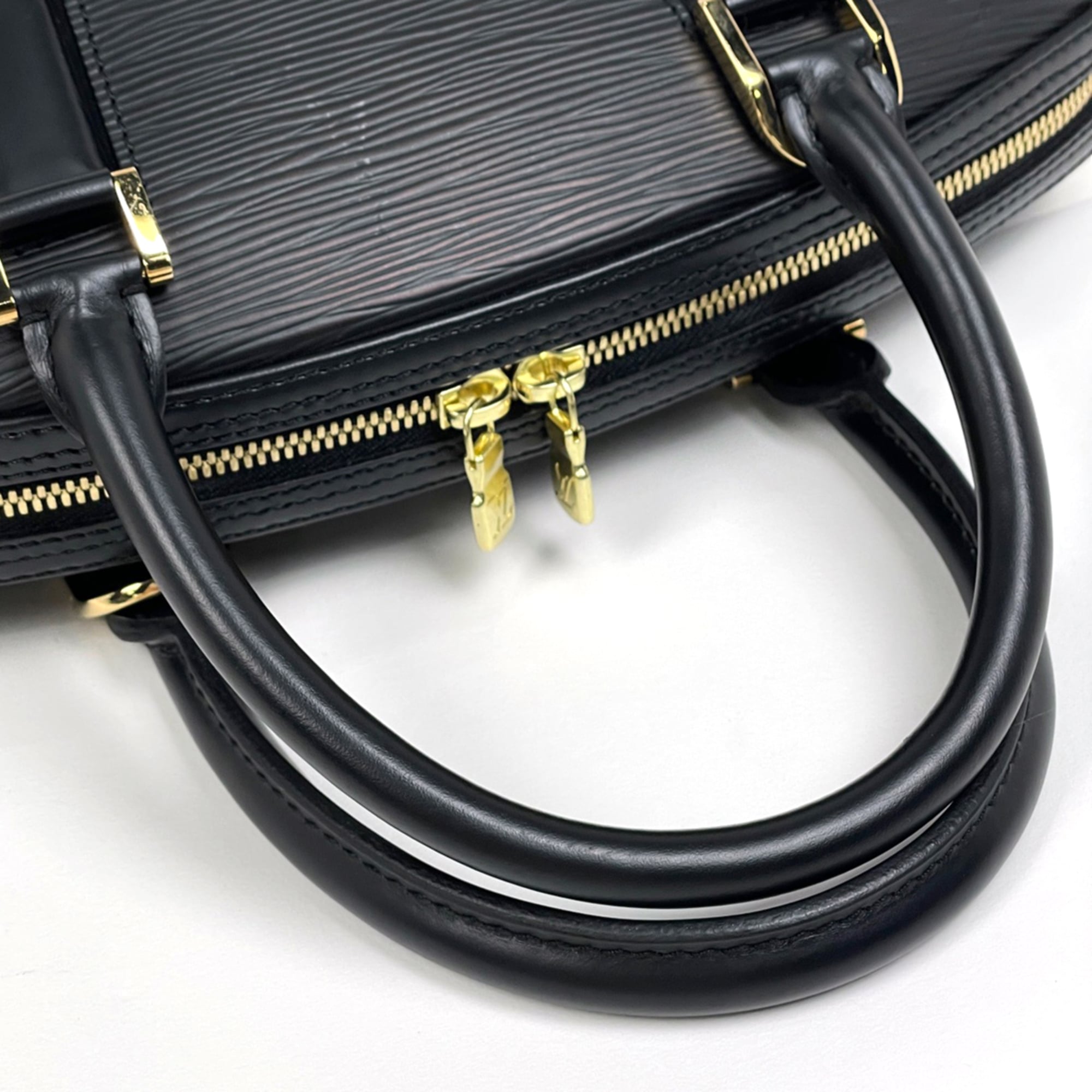 Louis Vuitton Epi Black Noir Epi Leather Handbag (Pre-Owned)