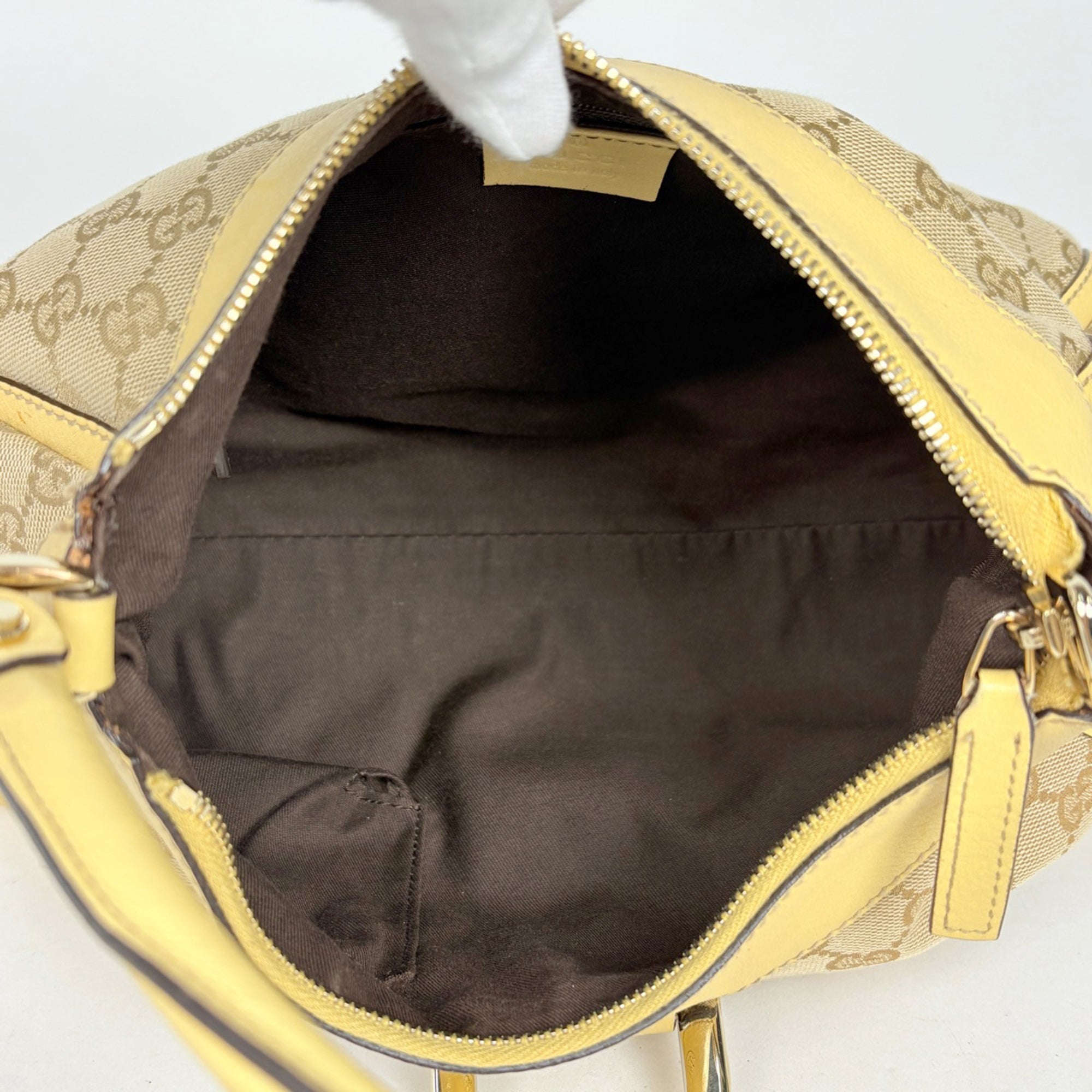 Gucci Beige Gg Canvas Shoulder Bag (Pre-Owned)
