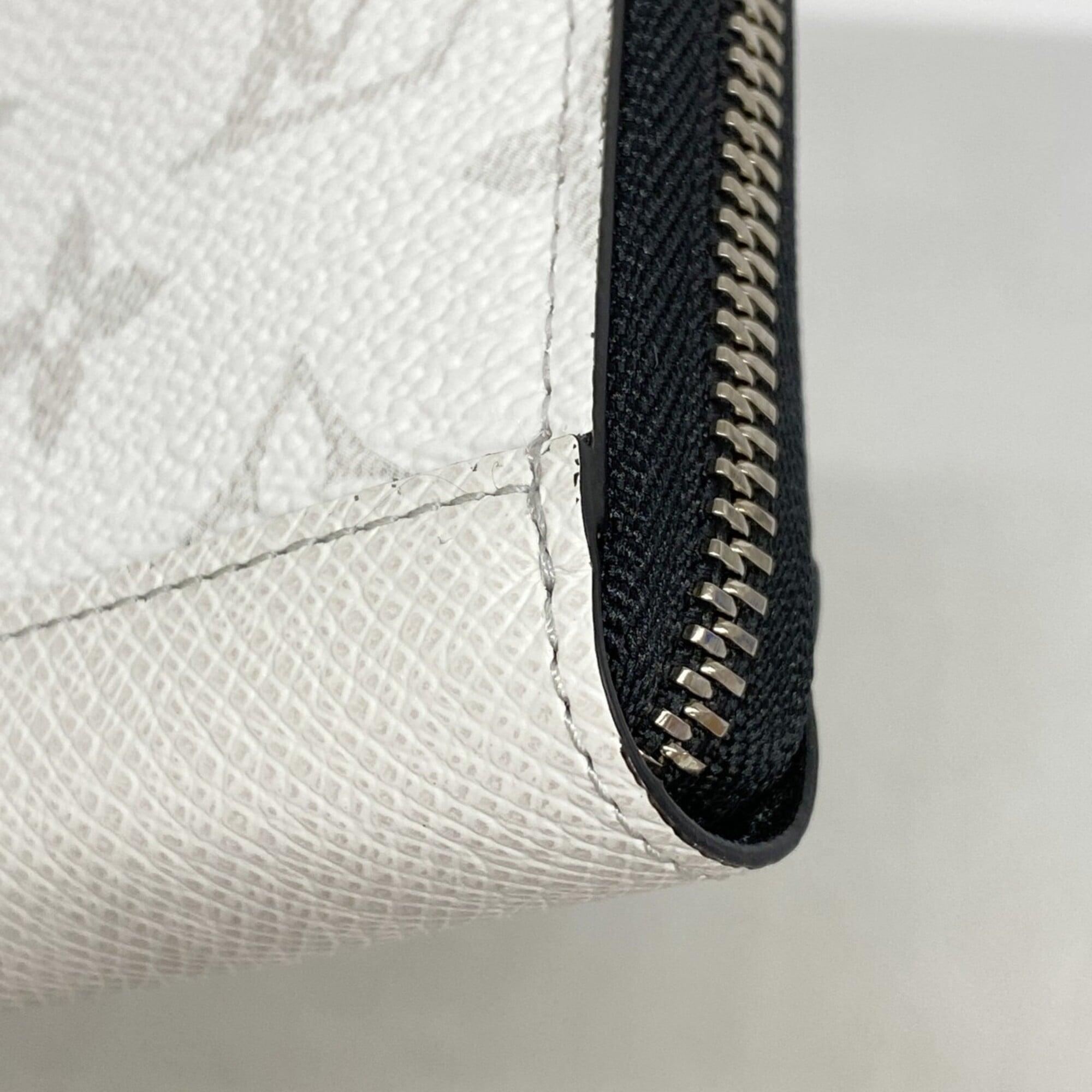 Louis Vuitton White Long Wallet (Bi-Fold) (Pre-Owned)