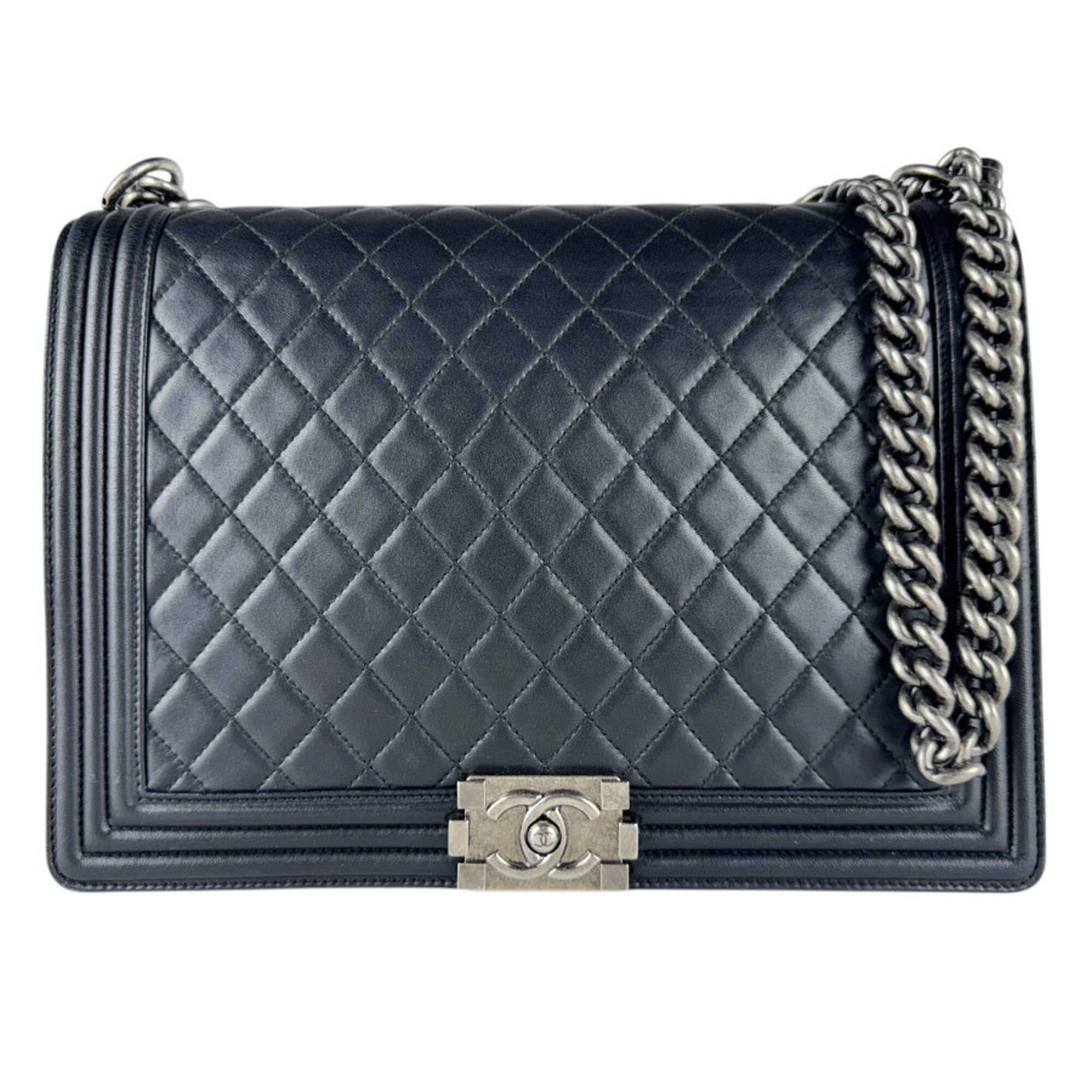 Chanel Black Leather Shoulder Bag (Pre-Owned)