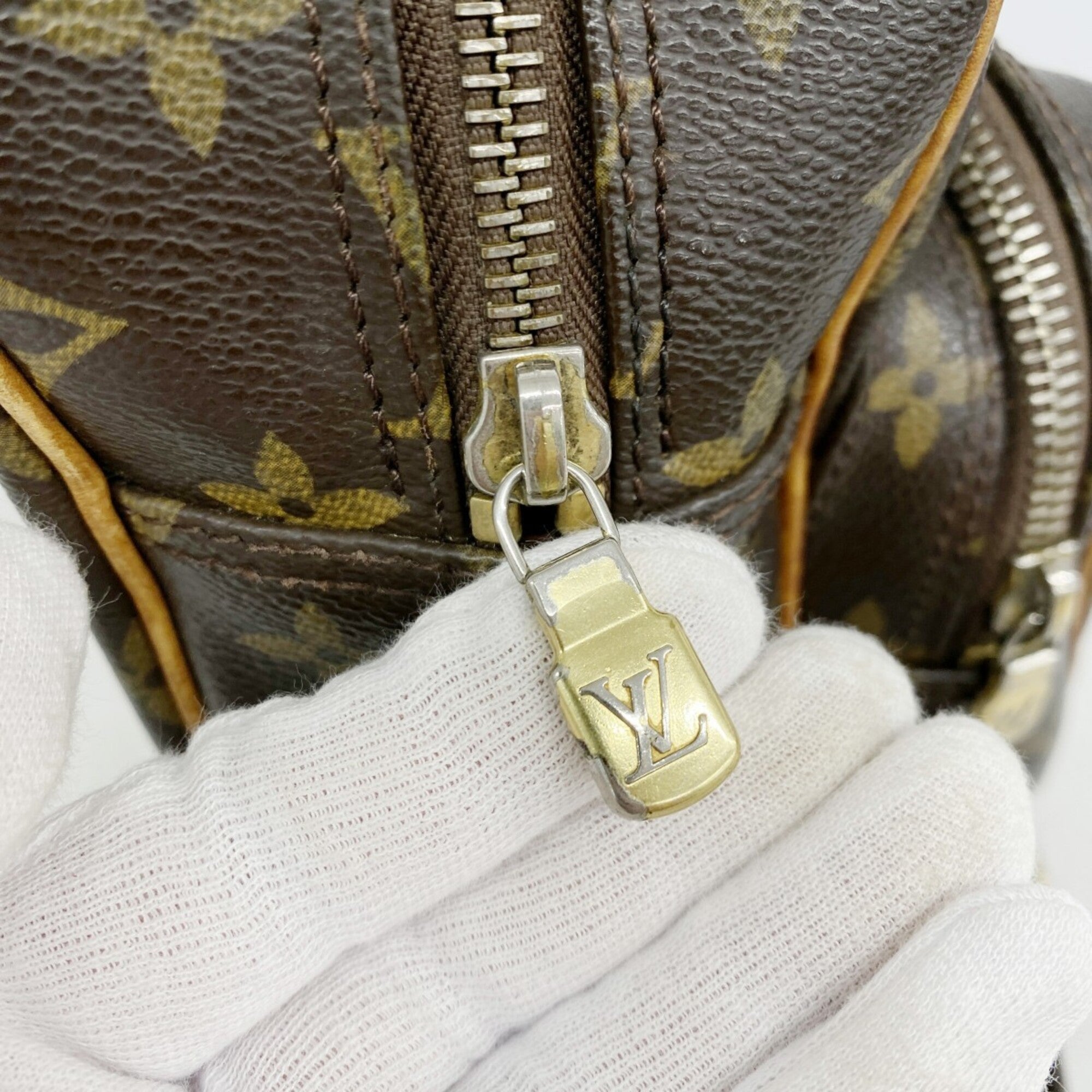 Louis Vuitton Brown Shoulder Bag (Pre-Owned)