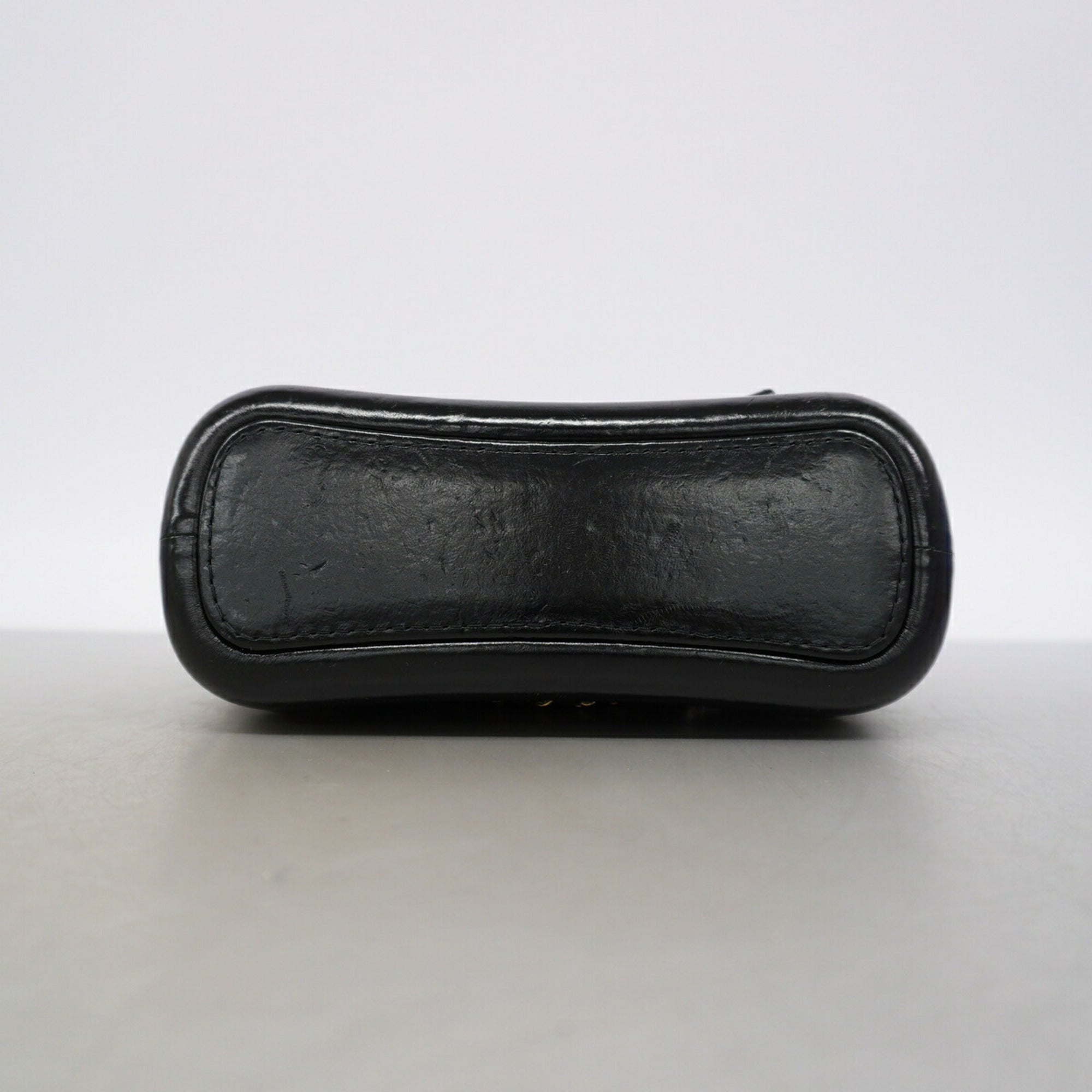 Chanel Black Leather Shoulder Bag (Pre-Owned)