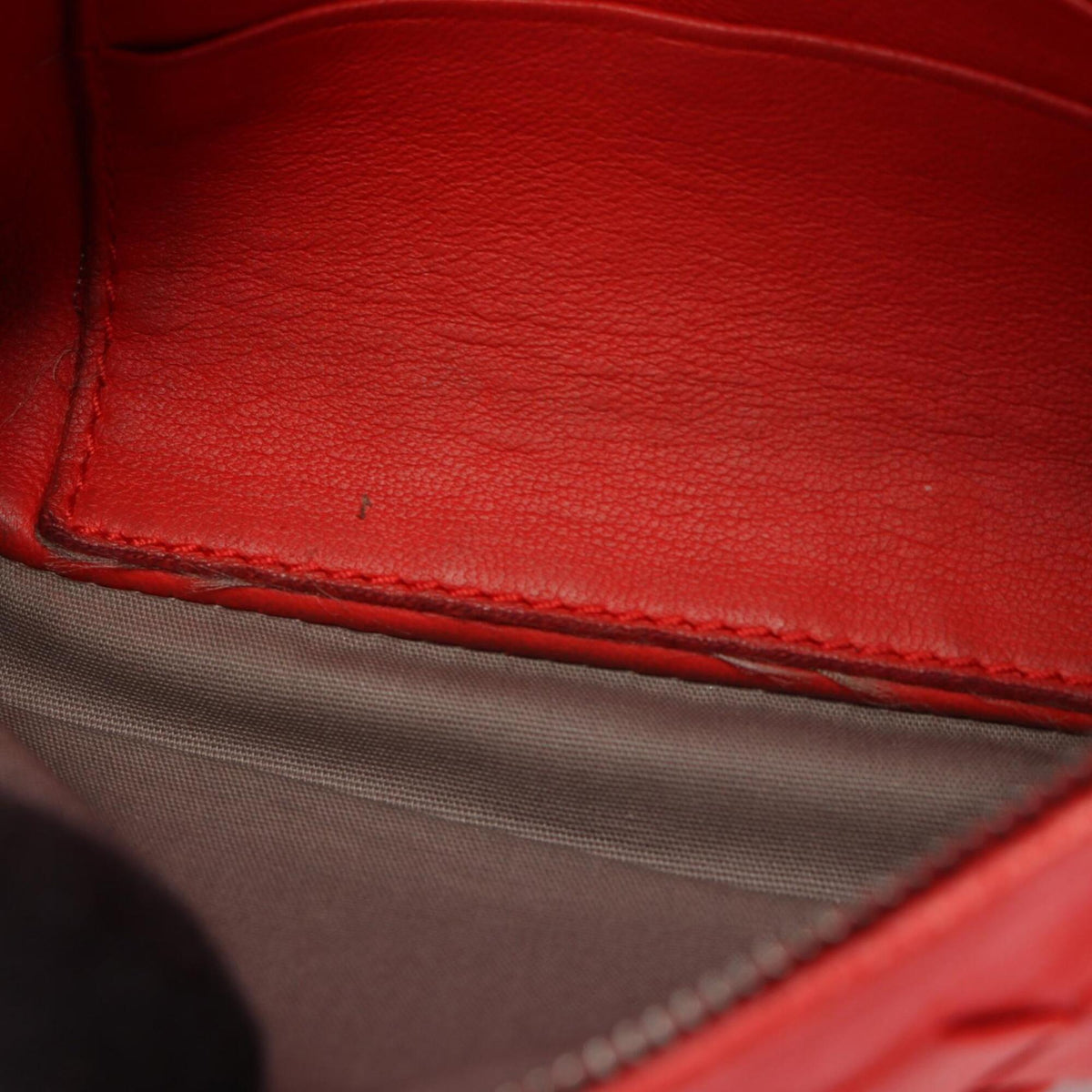 Bottega Veneta Intrecciato Red Color Leather Shoulder Bag (Pre-Owned)