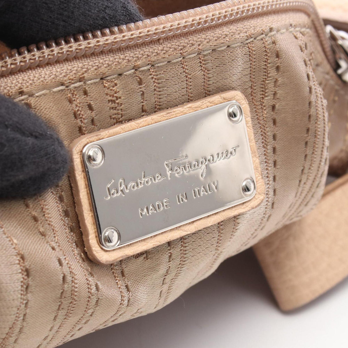 Salvatore Ferragamo Gancini Pink Leather Handbag Shoulder Bag (Pre-Owned)
