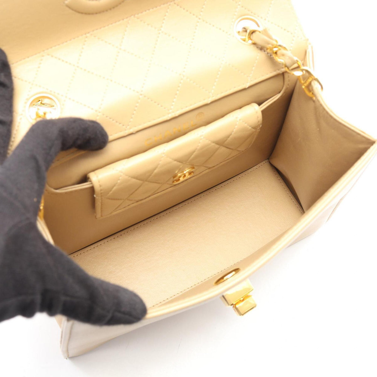 Chanel Matelasse Beige Leather Handbag Shoulder Bag (Pre-Owned)
