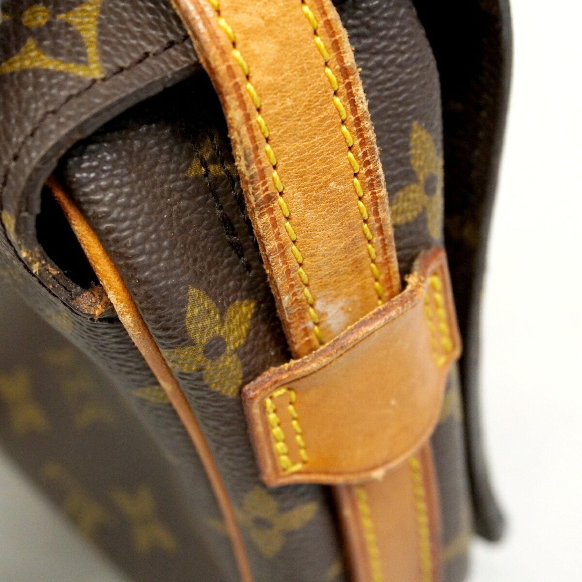 Louis Vuitton Brown Shoulder Bag (Pre-Owned)