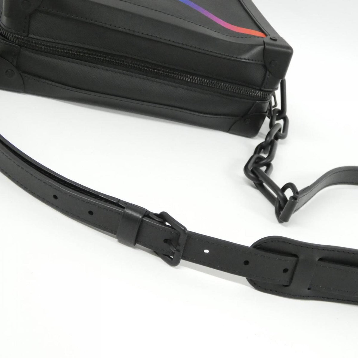 Louis Vuitton Black Leather Shoulder Bag (Pre-Owned)