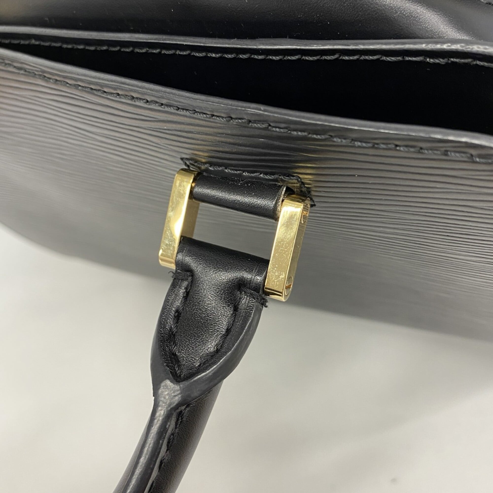 Louis Vuitton Noir Handbag (Pre-Owned)