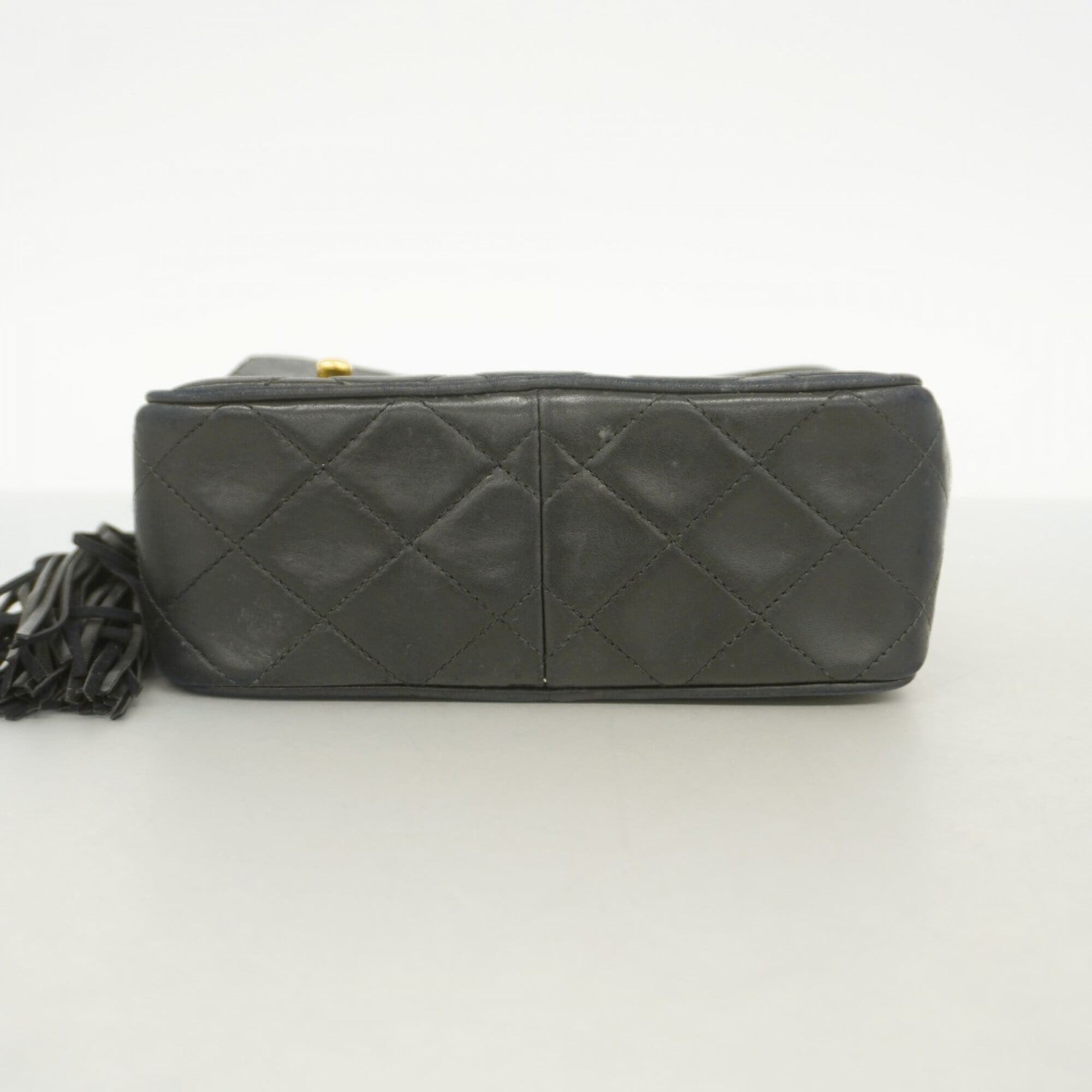 Chanel Black Leather Shoulder Bag (Pre-Owned)