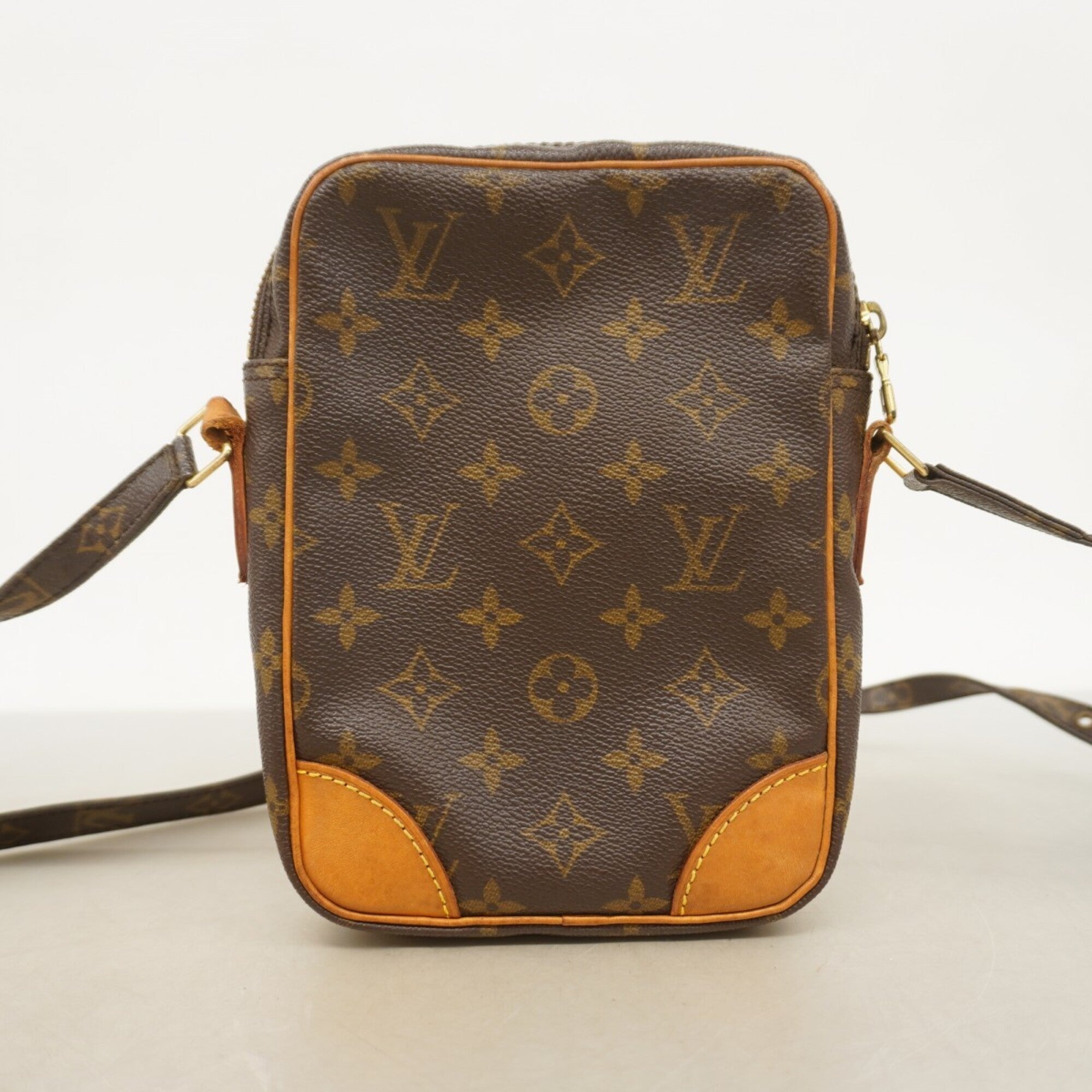 Louis Vuitton Brown Shoulder Bag (Pre-Owned)