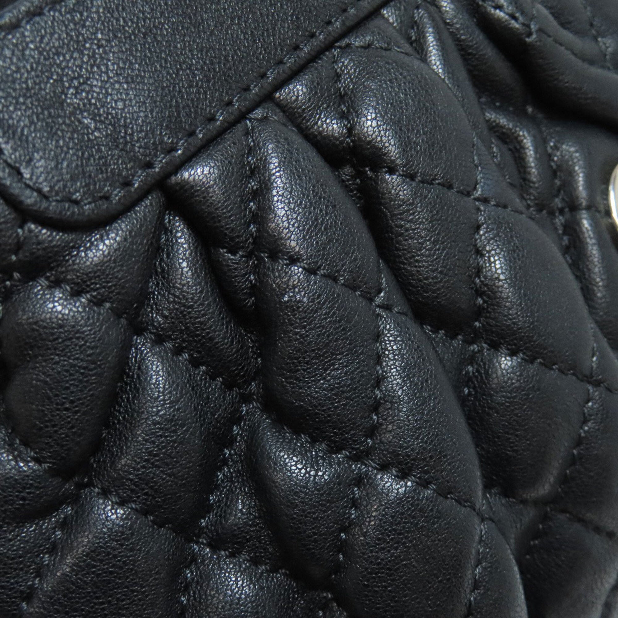 Chanel Black Leather Shoulder Bag (Pre-Owned)