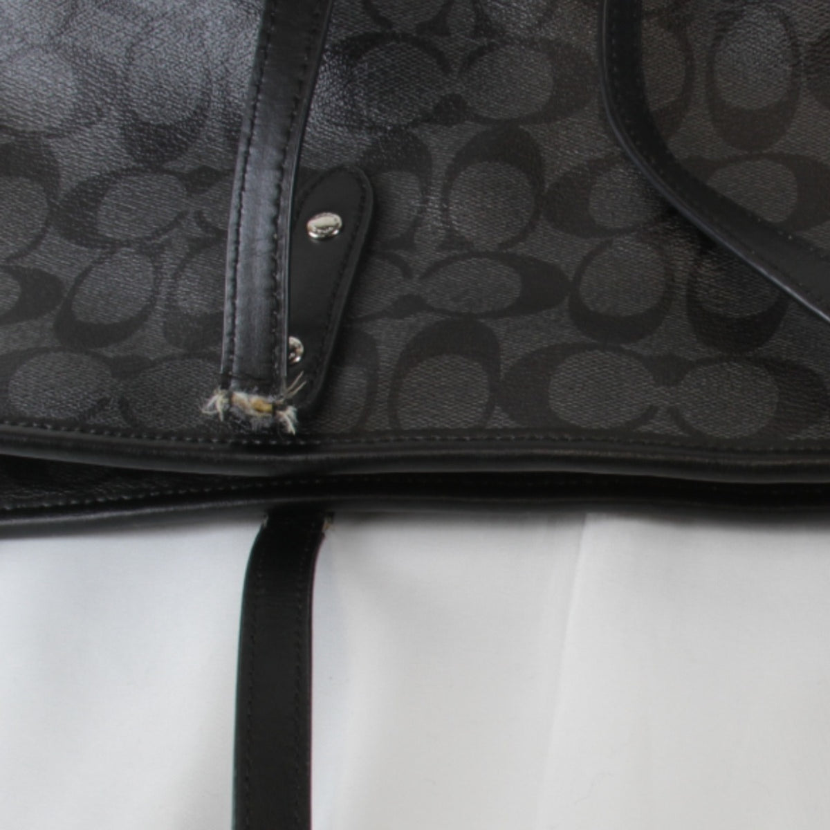 Coach Signature Black Leather Tote Bag (Pre-Owned)