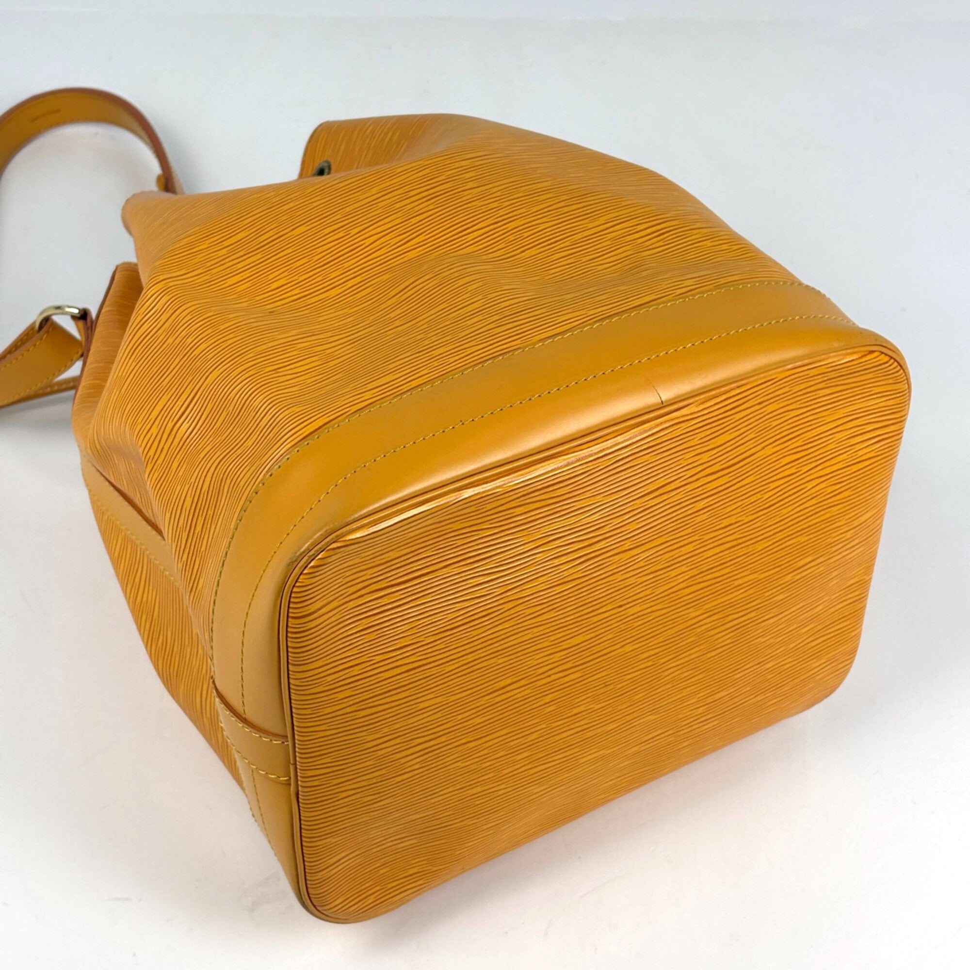 Louis Vuitton Epi Epi Leather Shoulder Bag (Pre-Owned)