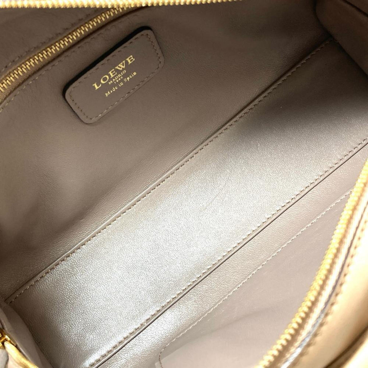 Loewe Beige Leather Handbag (Pre-Owned)