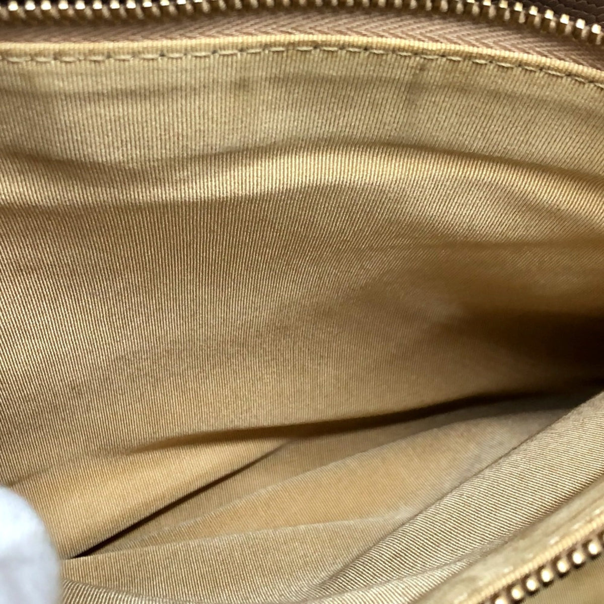 Chanel Beige Leather Shoulder Bag (Pre-Owned)