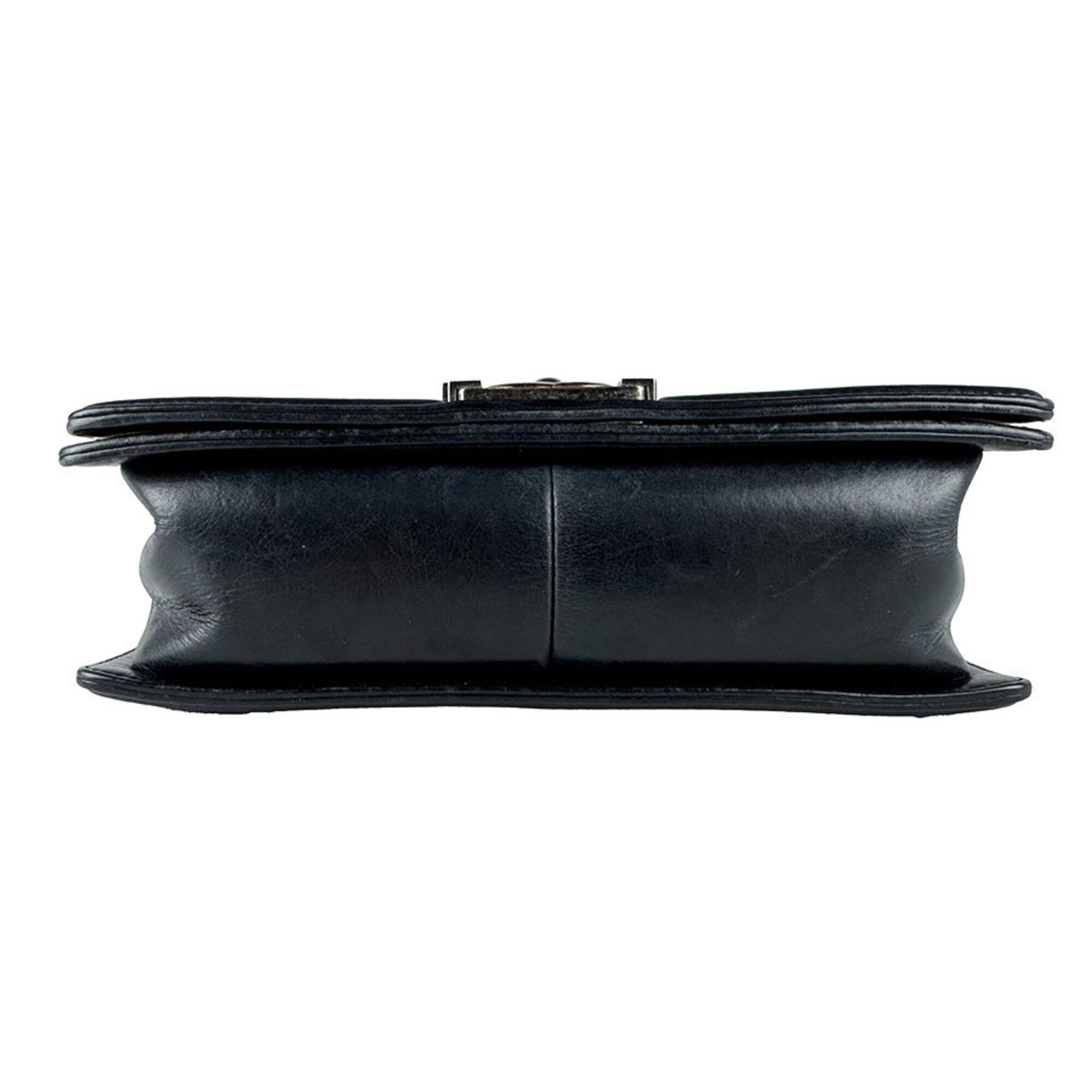 Chanel Black Leather Shoulder Bag (Pre-Owned)