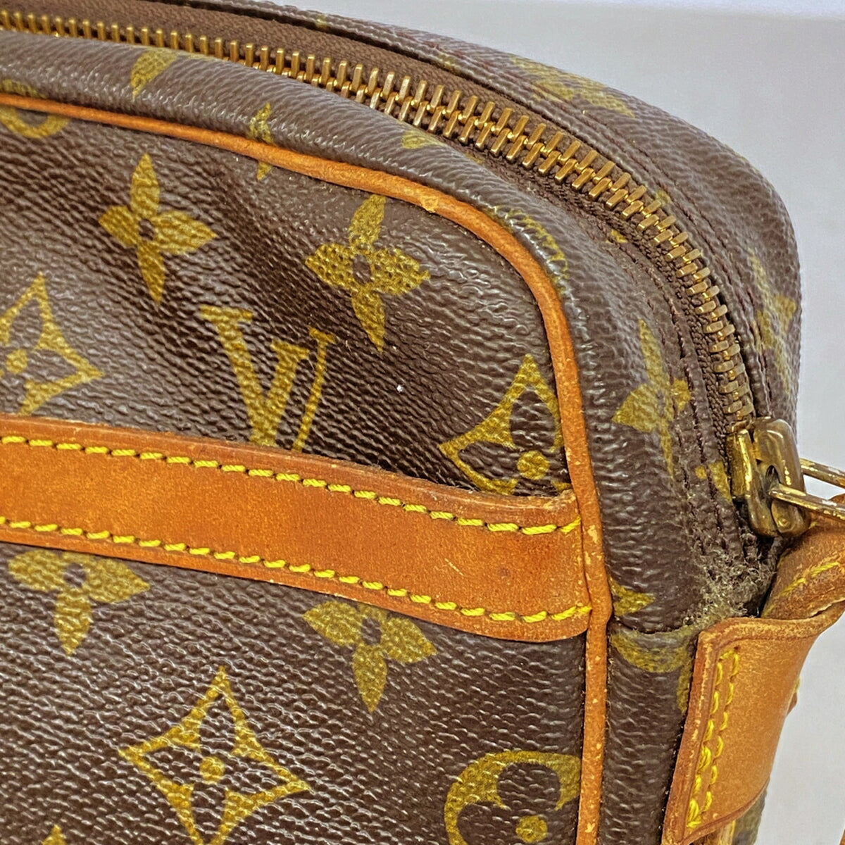Louis Vuitton Brown Shoulder Bag (Pre-Owned)