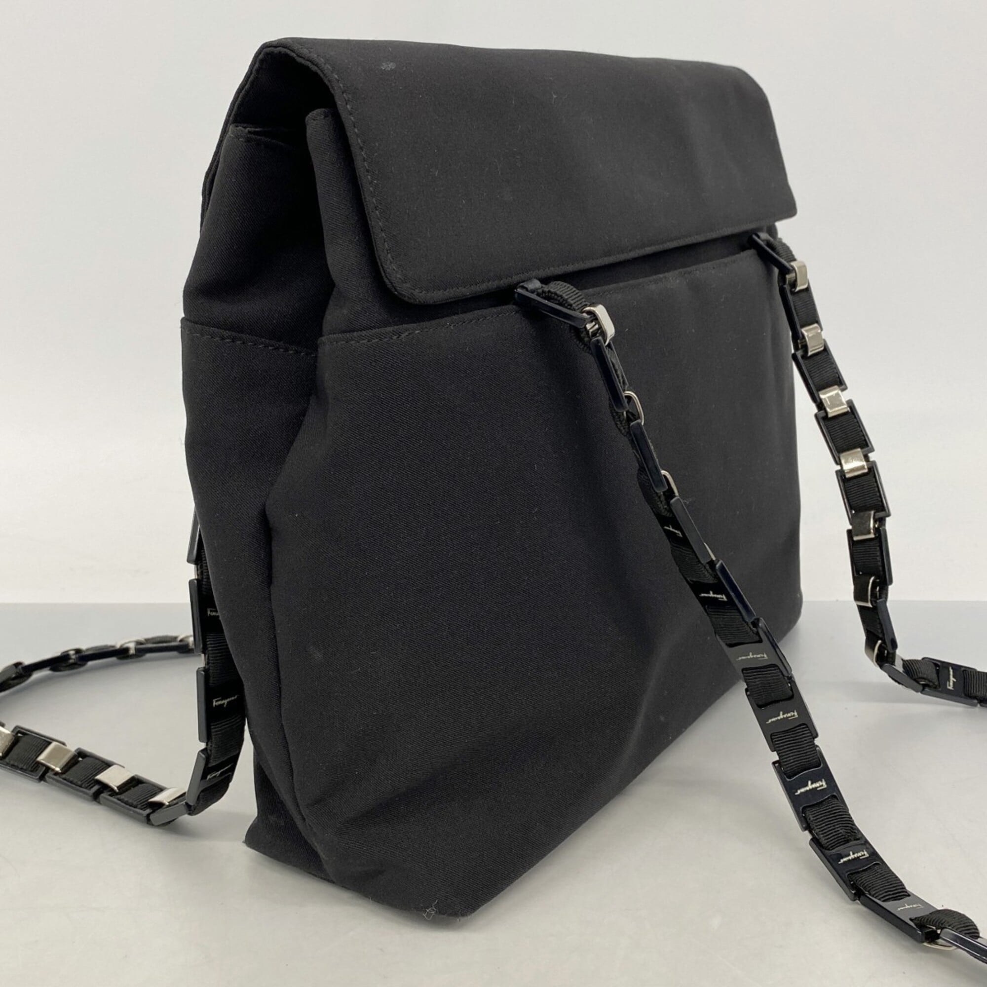 Salvatore Ferragamo Black Nylon Canvas Shoulder Bag (Pre-Owned)