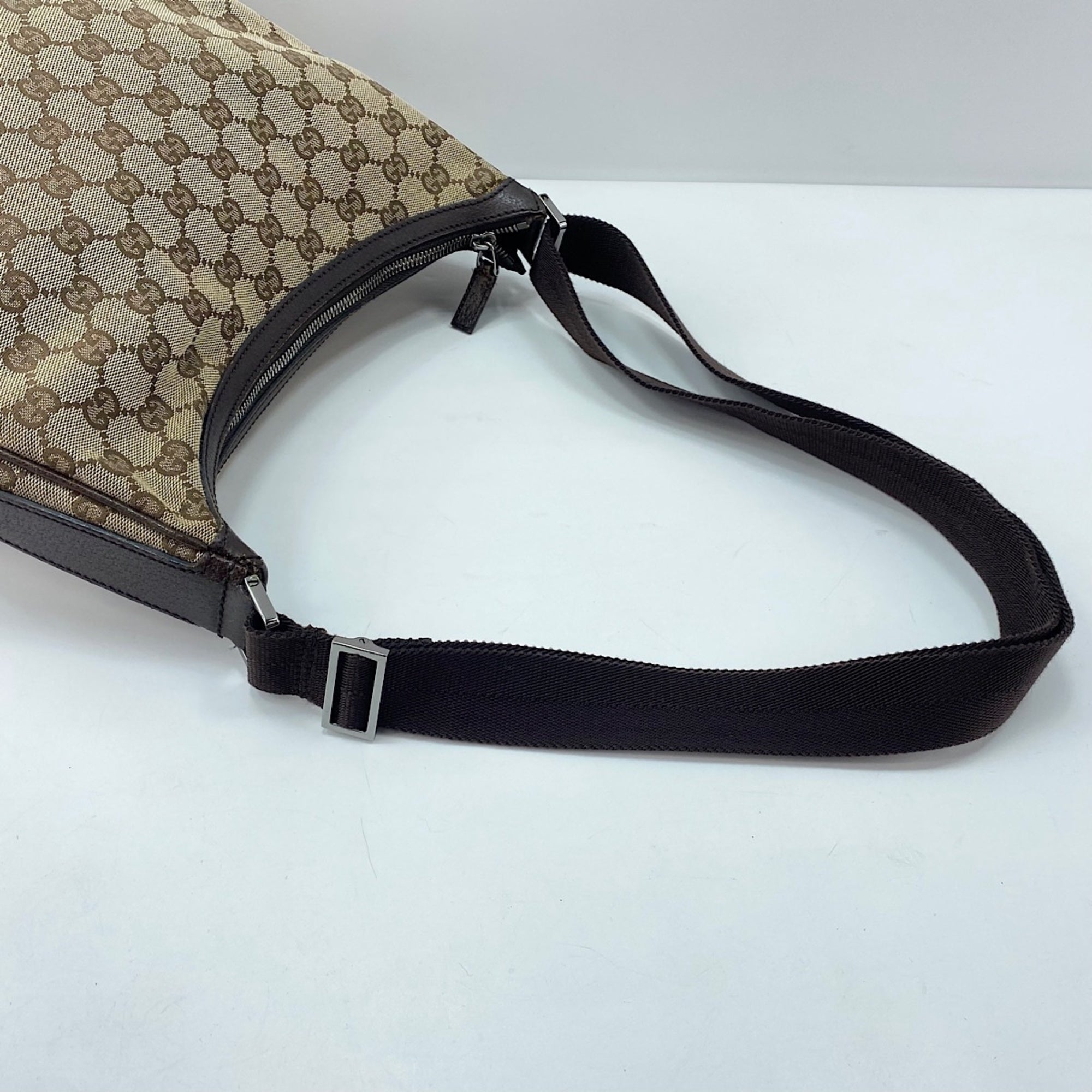 Gucci Beige Shoulder Bag (Pre-Owned)