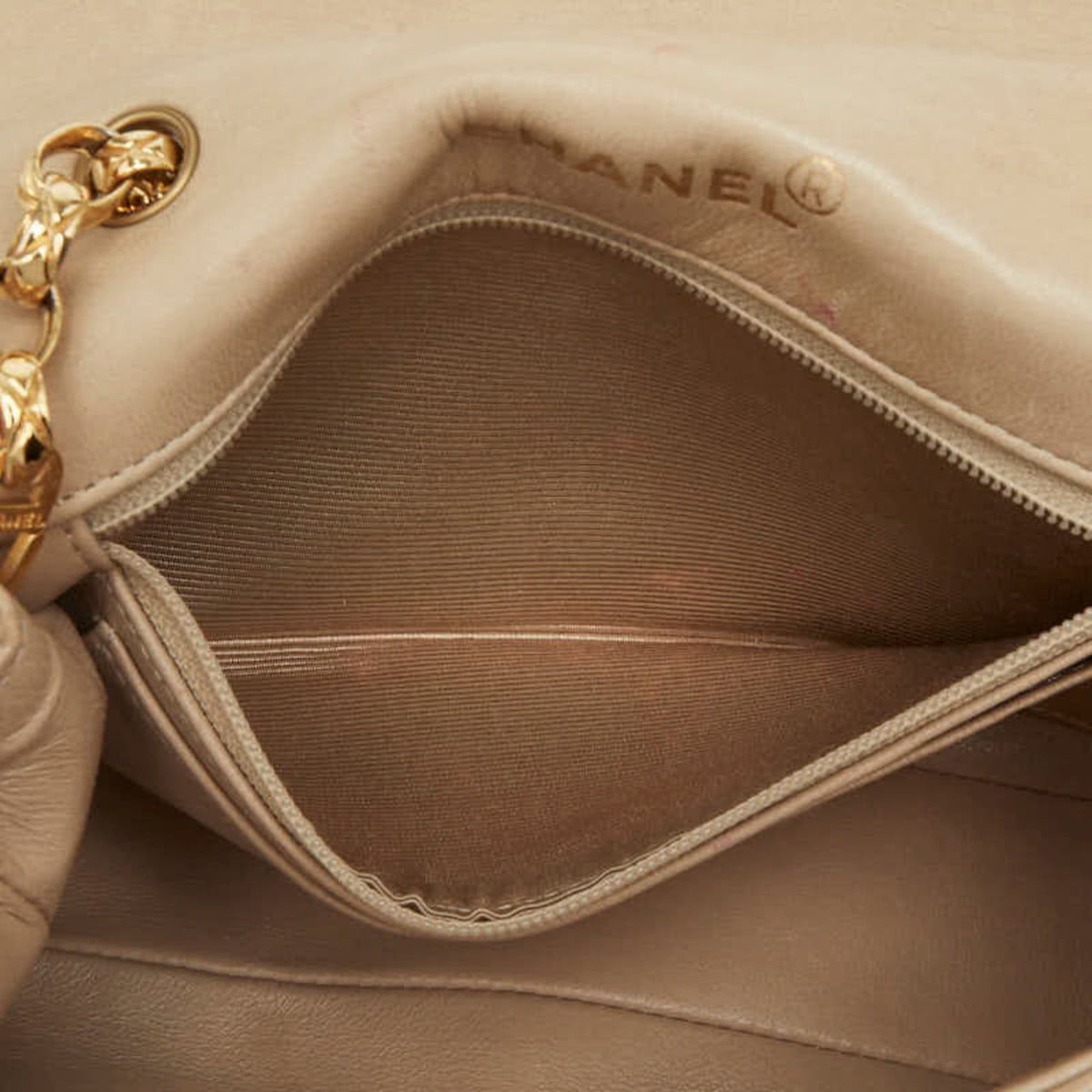 Chanel Beige Leather Shoulder Bag (Pre-Owned)