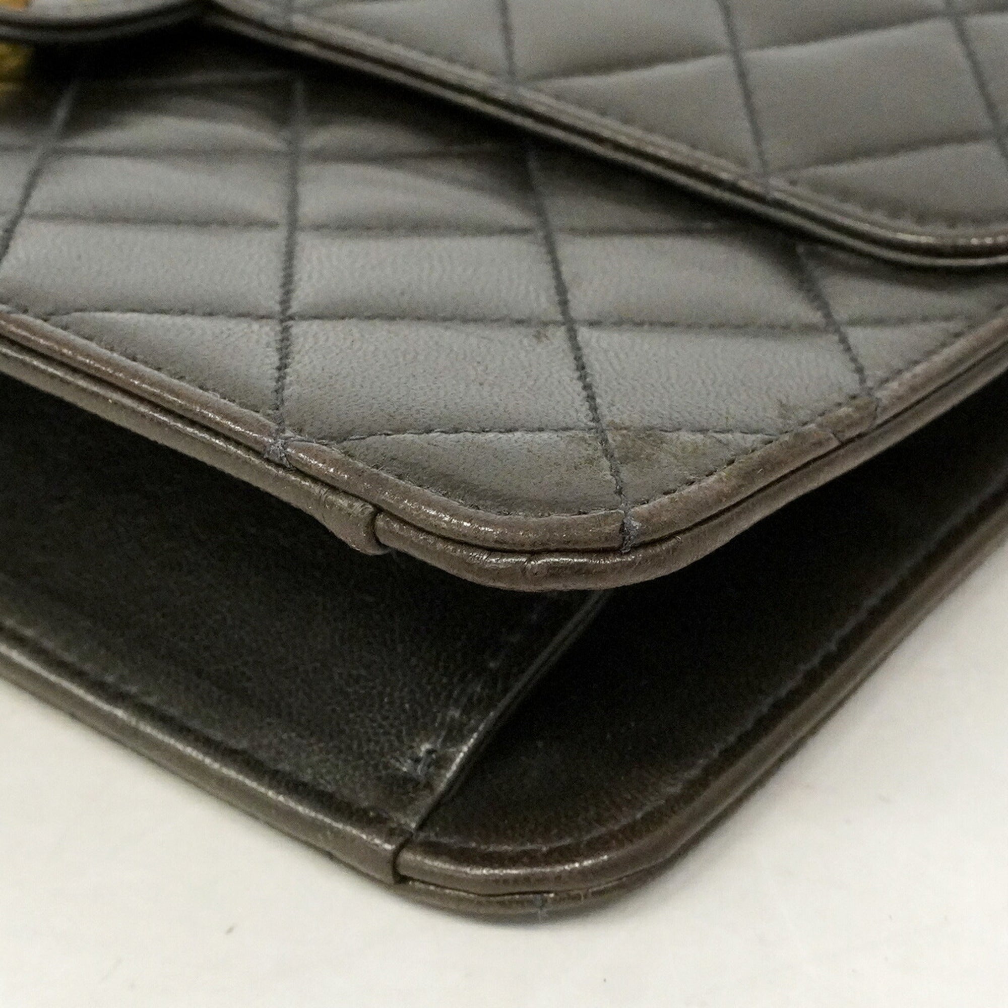 Chanel Black Leather Shoulder Bag (Pre-Owned)
