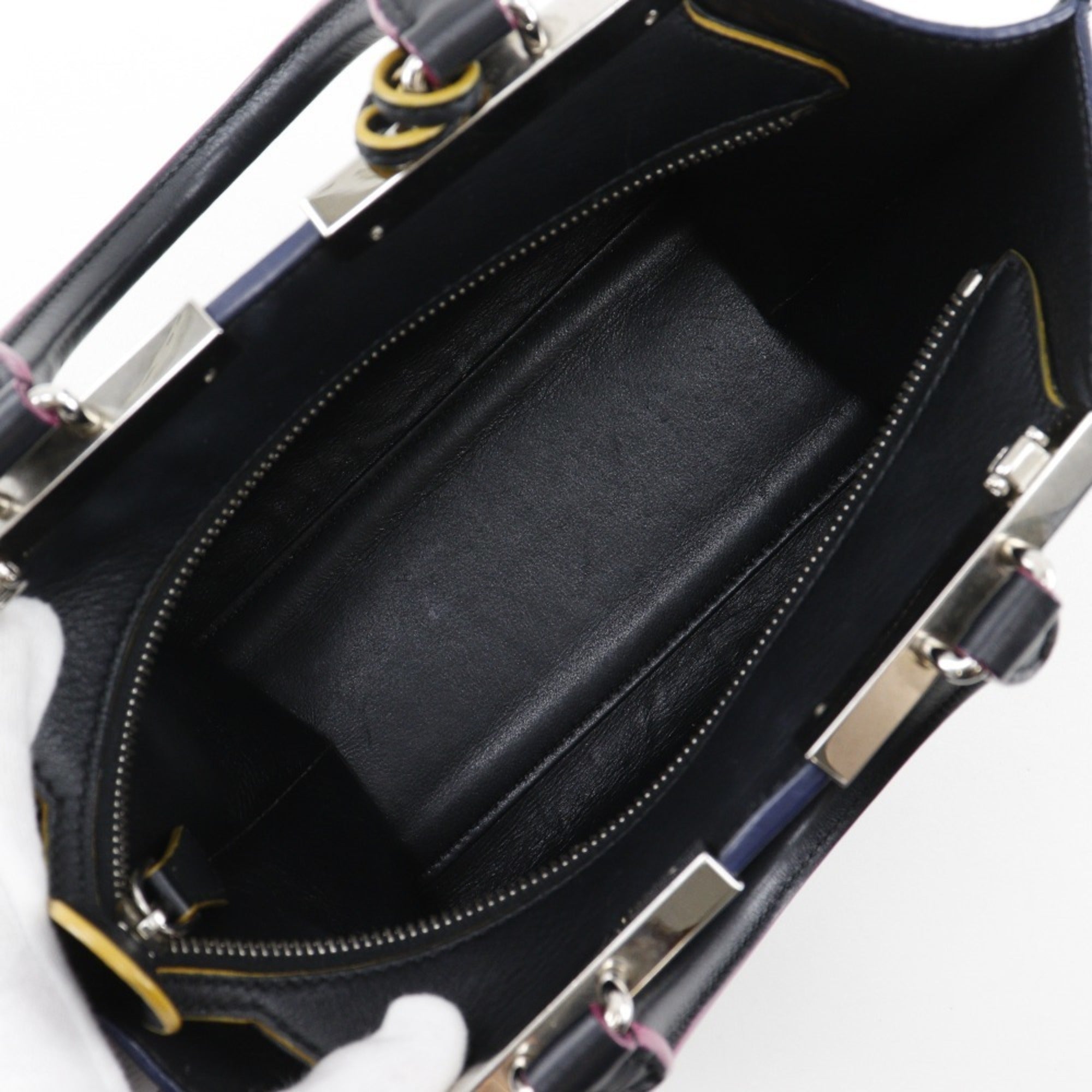 Fendi Black Leather Handbag (Pre-Owned)