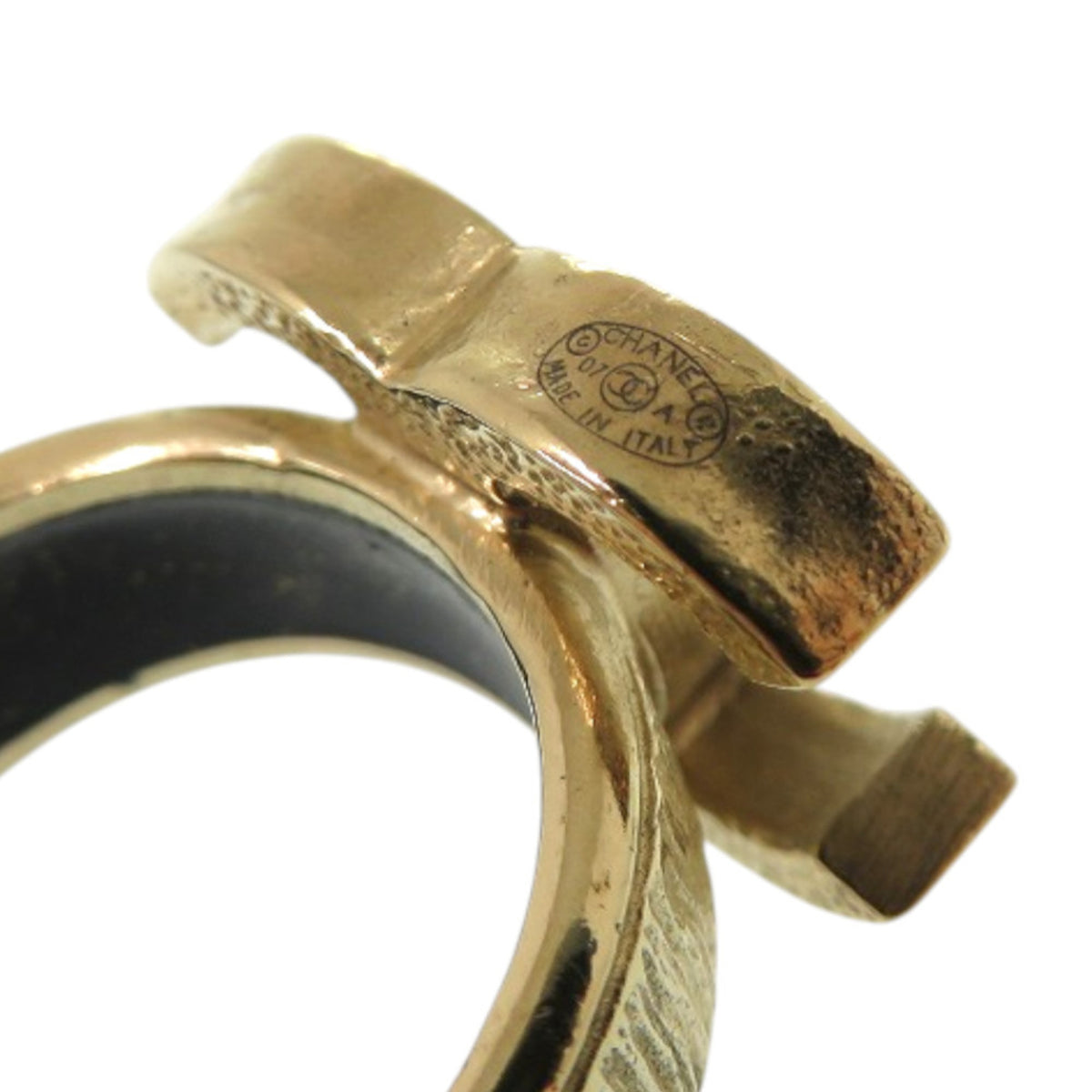 Chanel Gold Black Metal Band Ring (Pre-Owned)