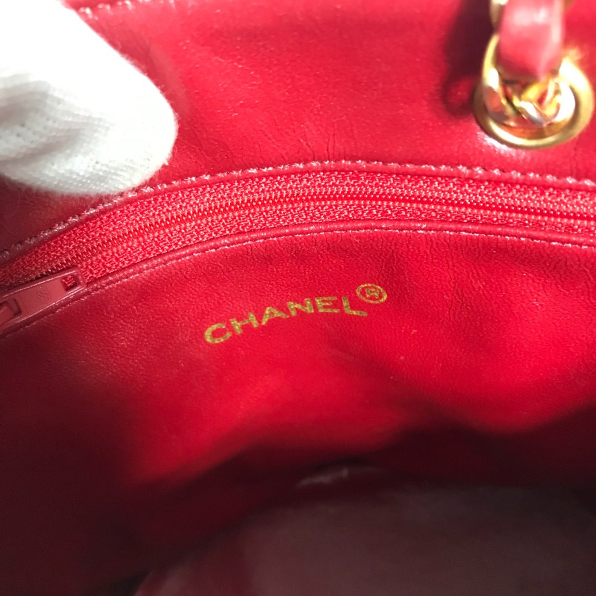 Chanel Red Leather Shoulder Bag (Pre-Owned)