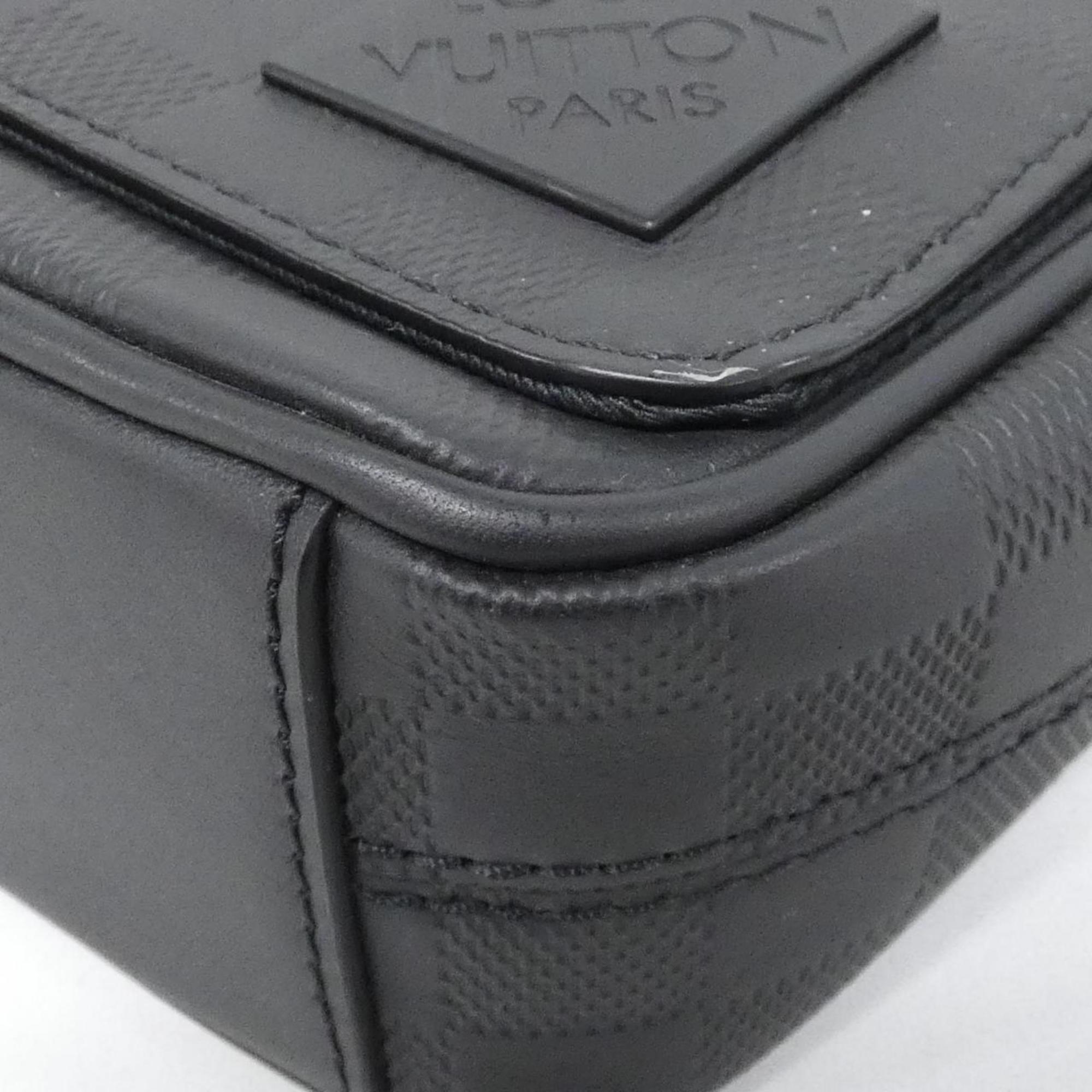Louis Vuitton Black Leather Shoulder Bag (Pre-Owned)