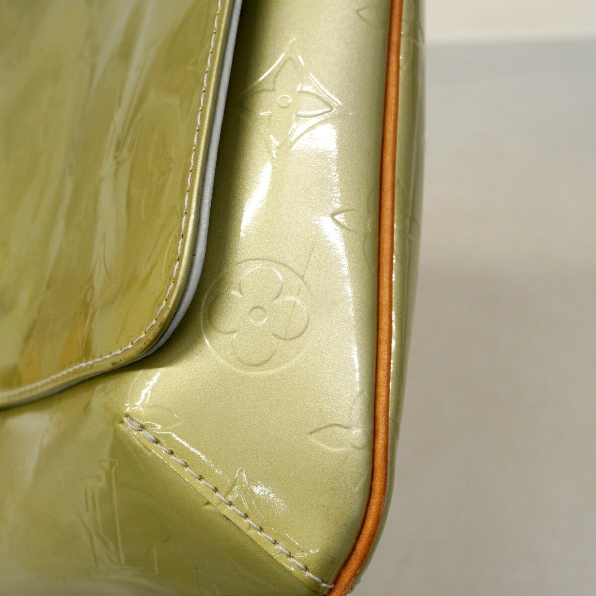 Louis Vuitton Gris Shoulder Bag (Pre-Owned)