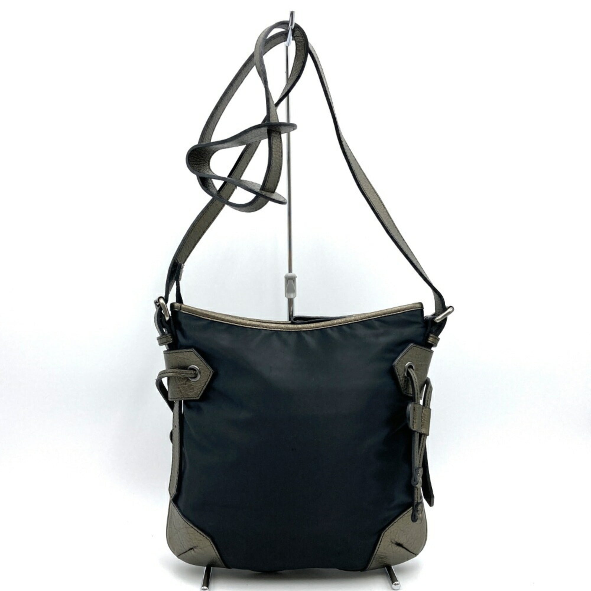 Burberry Black Nylon Leather Shoulder Bag (Pre-Owned)