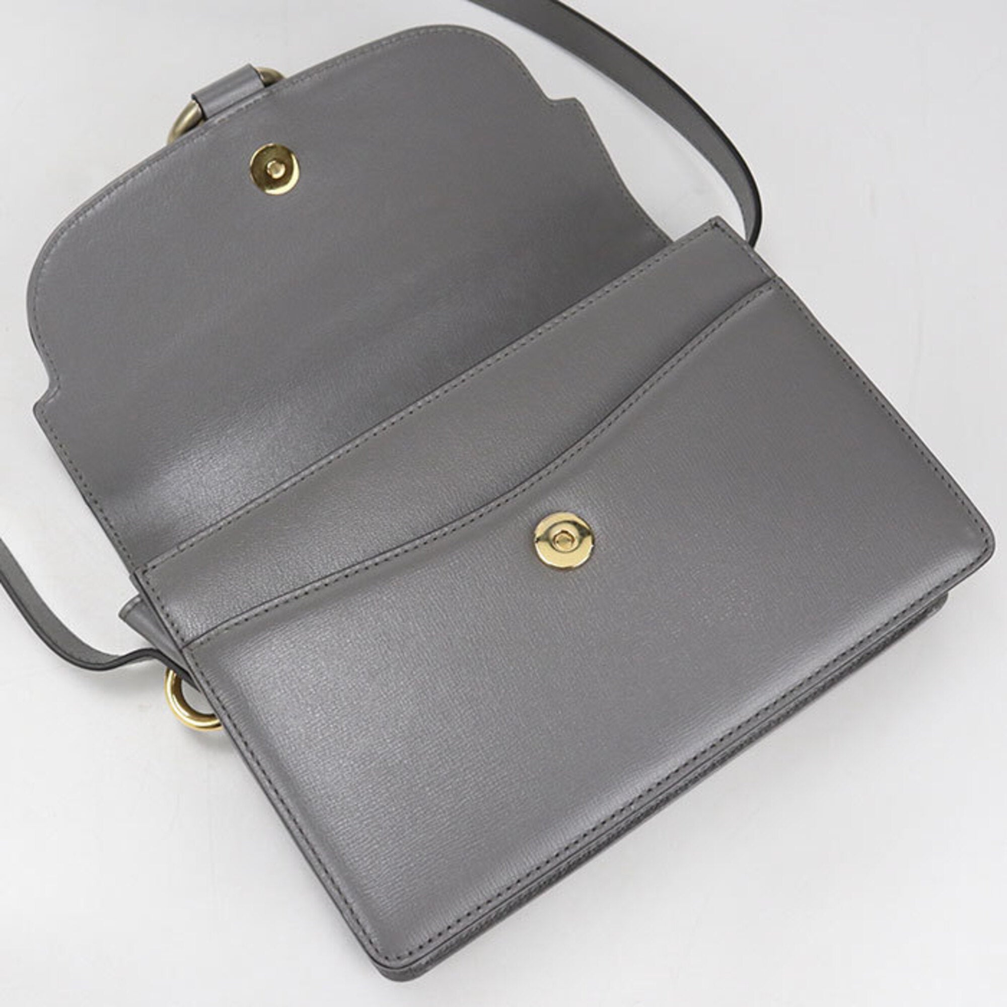 Gucci Gray Leather Shoulder Bag (Pre-Owned)