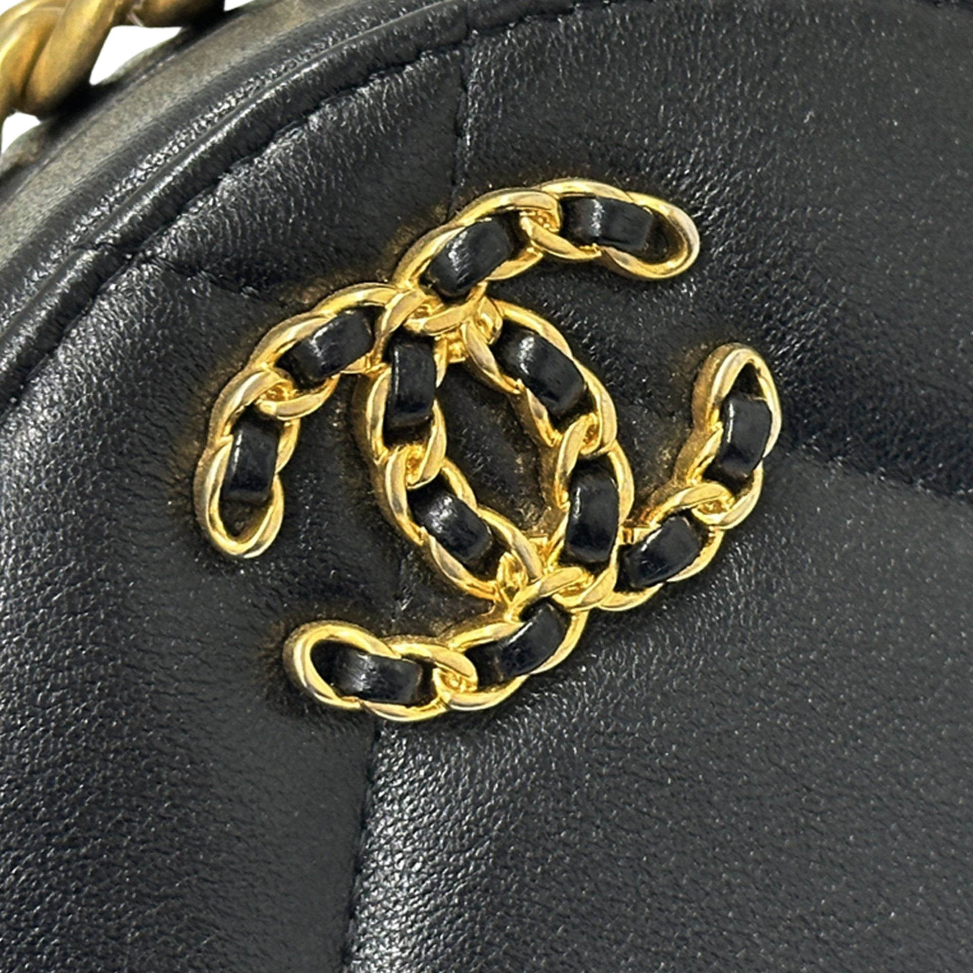 Chanel Black Leather Handbag Shoulder Bag (Pre-Owned)