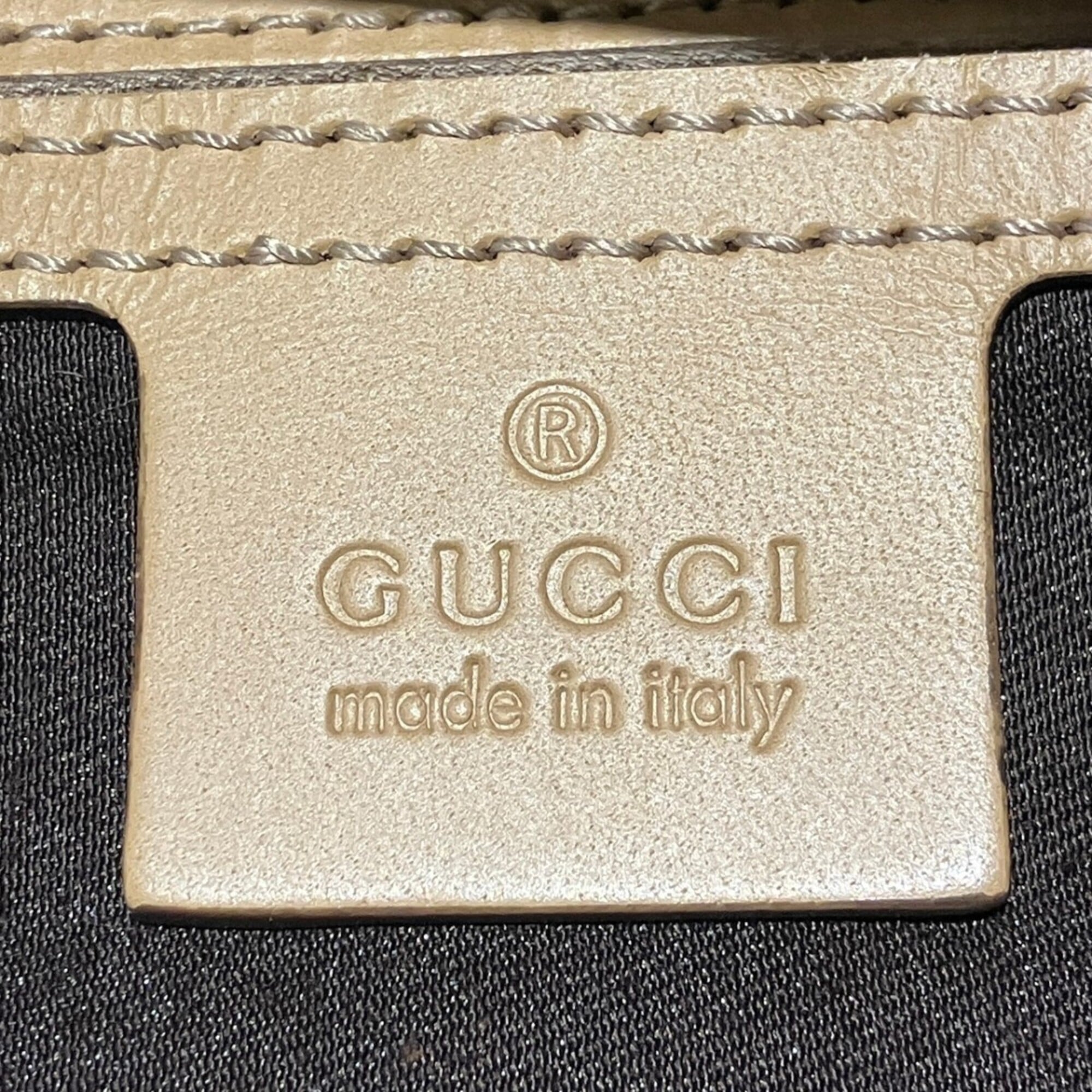 Gucci Ivory Shoulder Bag (Pre-Owned)