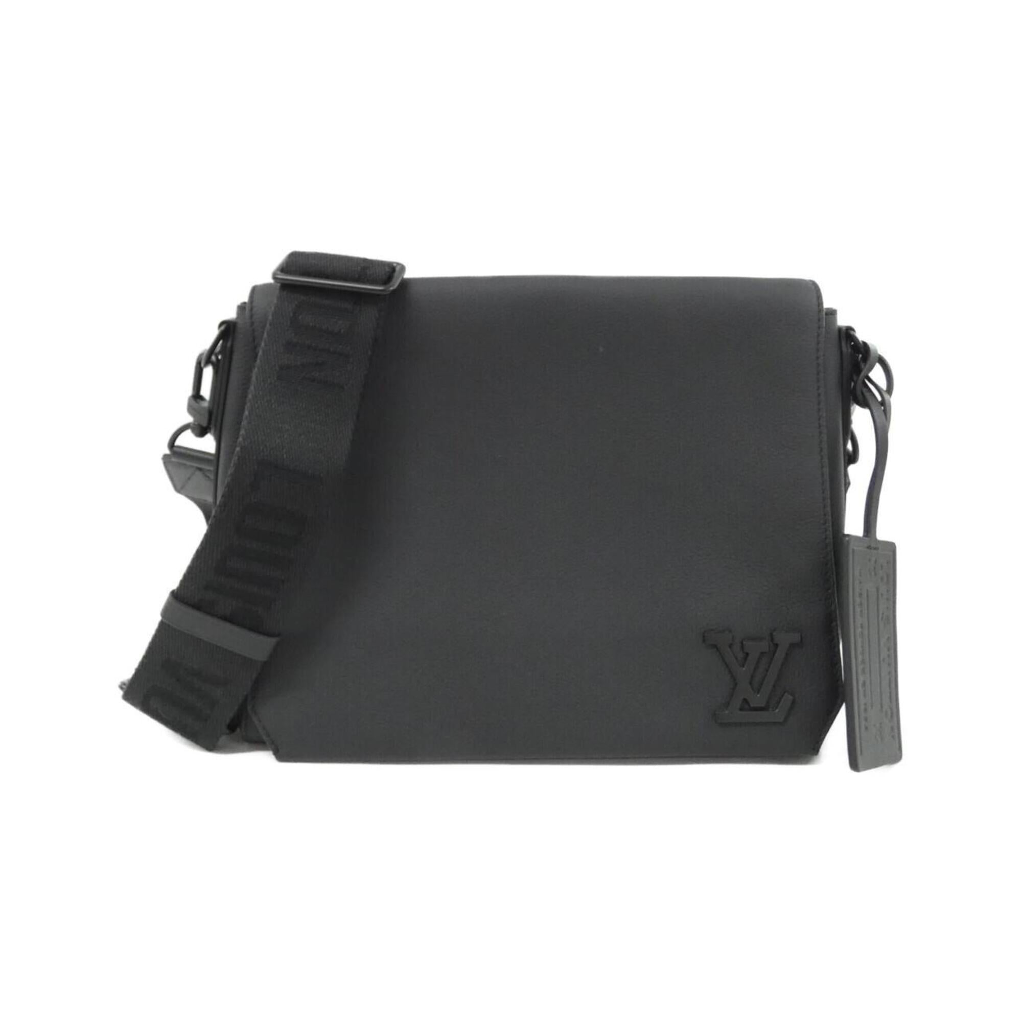 Louis Vuitton Black Leather Shoulder Bag (Pre-Owned)