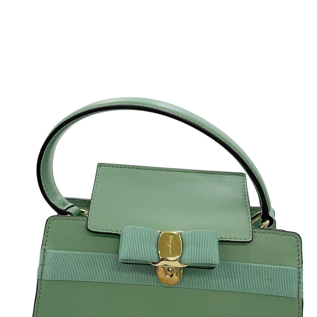 Salvatore Ferragamo Light Green Leather Shoulder Bag (Pre-Owned)