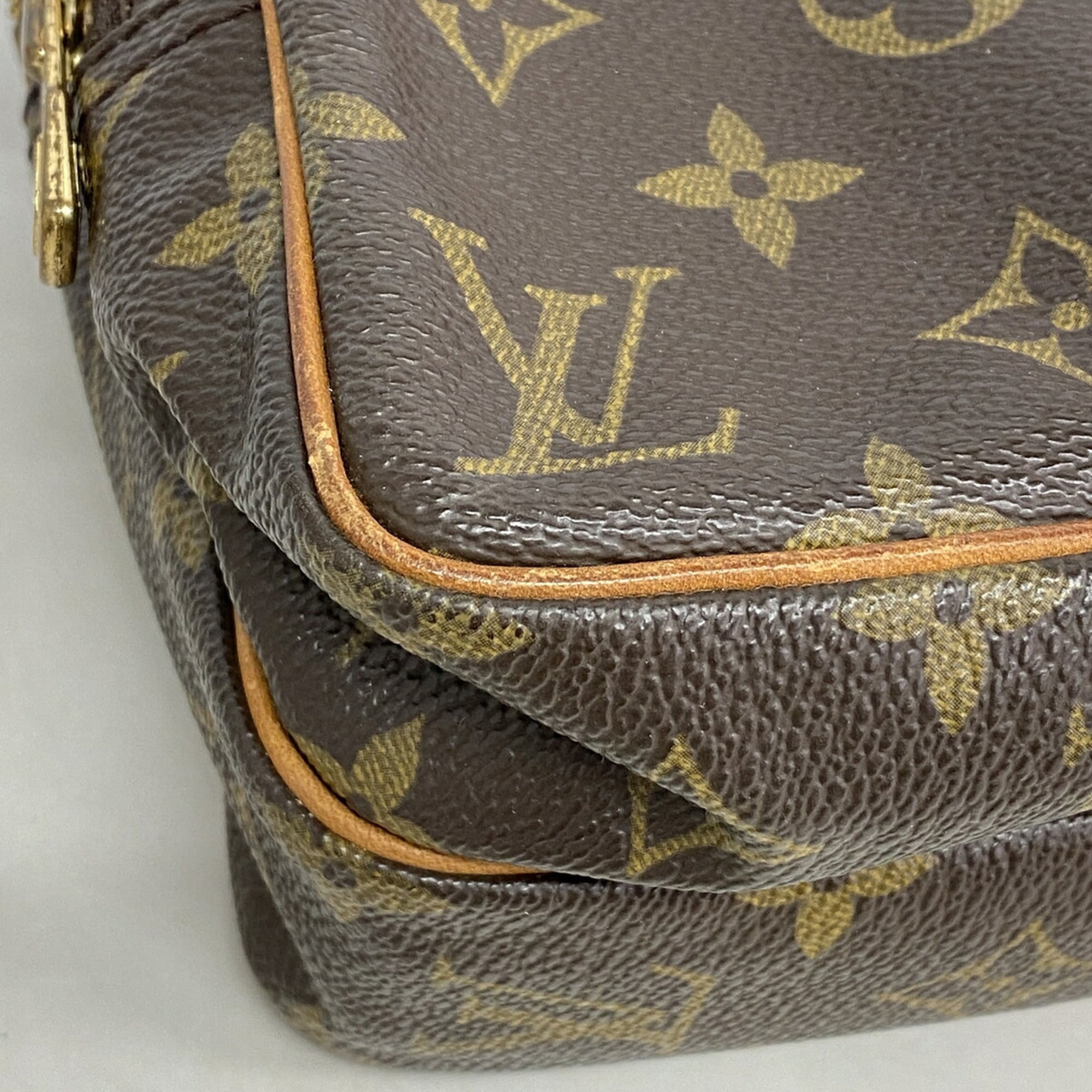 Louis Vuitton Brown Shoulder Bag (Pre-Owned)