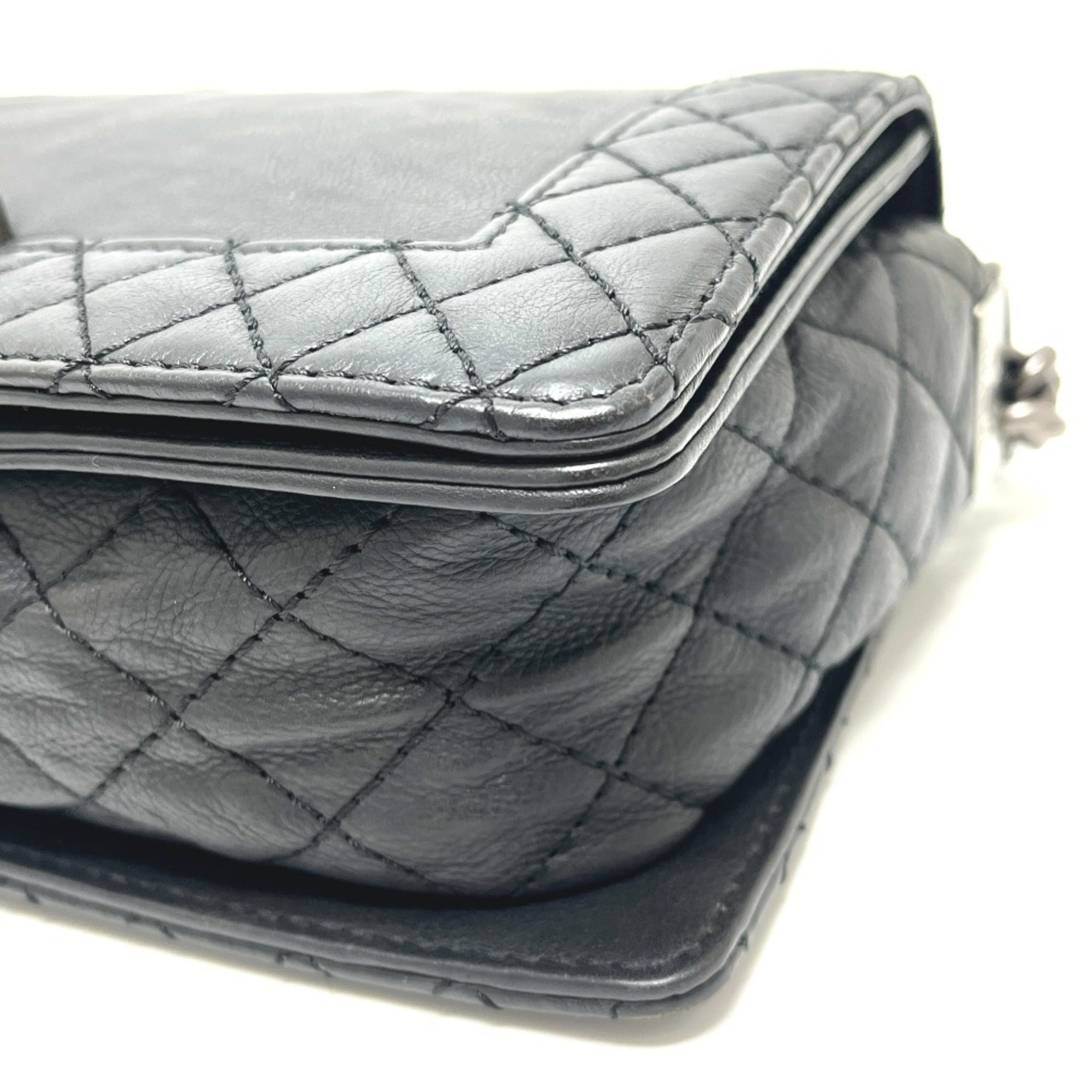 Chanel Boy Chanel Black Leather Shoulder Bag (Pre-Owned)