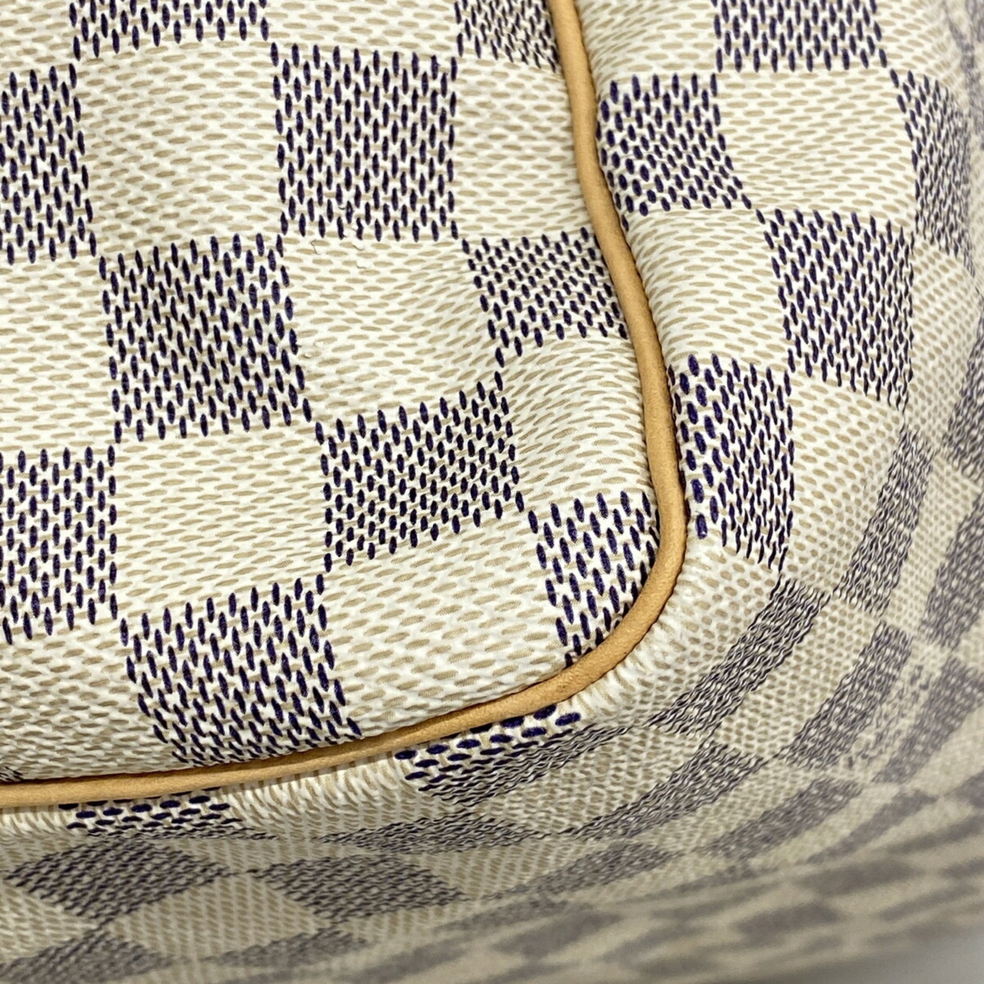Louis Vuitton White Handbag (Pre-Owned)