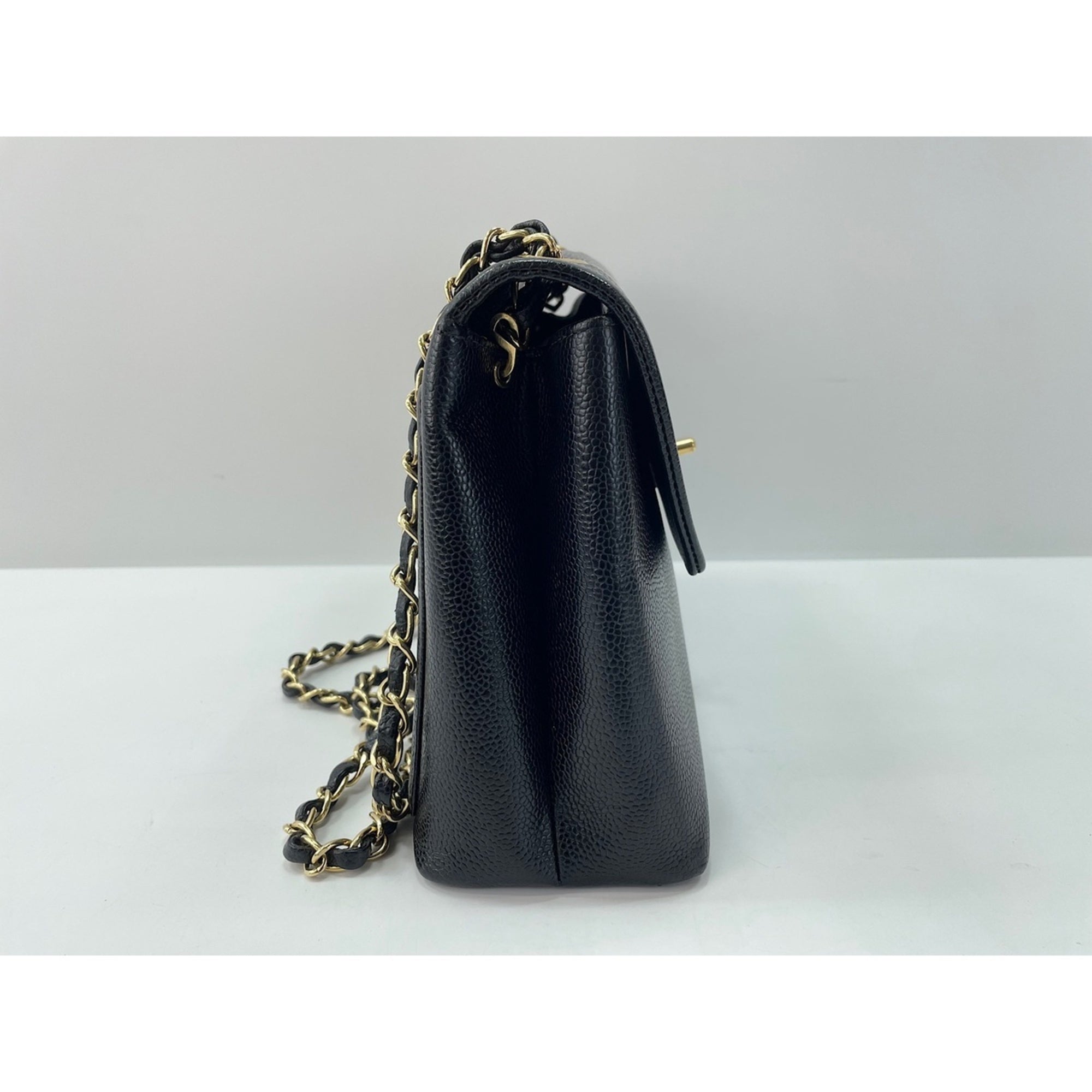 Chanel Black Shoulder Bag (Pre-Owned)